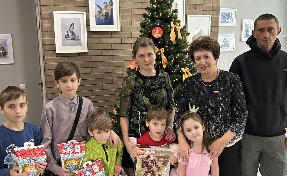 Екатерина Алтабаева в преддверии Нового года приняла участие в благотворительной акции «Ёлка желаний»