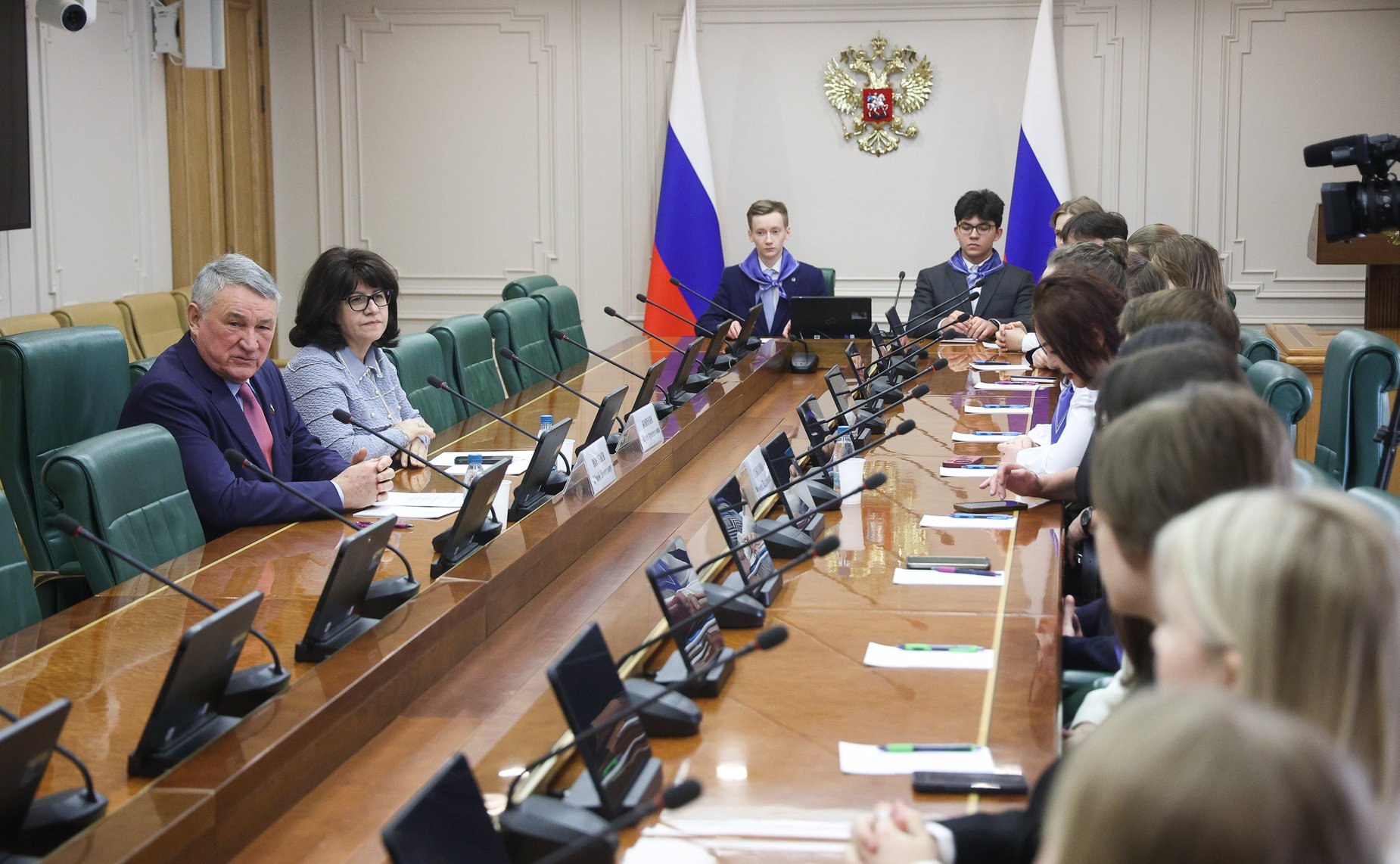 Встреча заместителя Председателя Совета Федерации Юрия Воробьева с учащимися Университетской гимназии МГУ