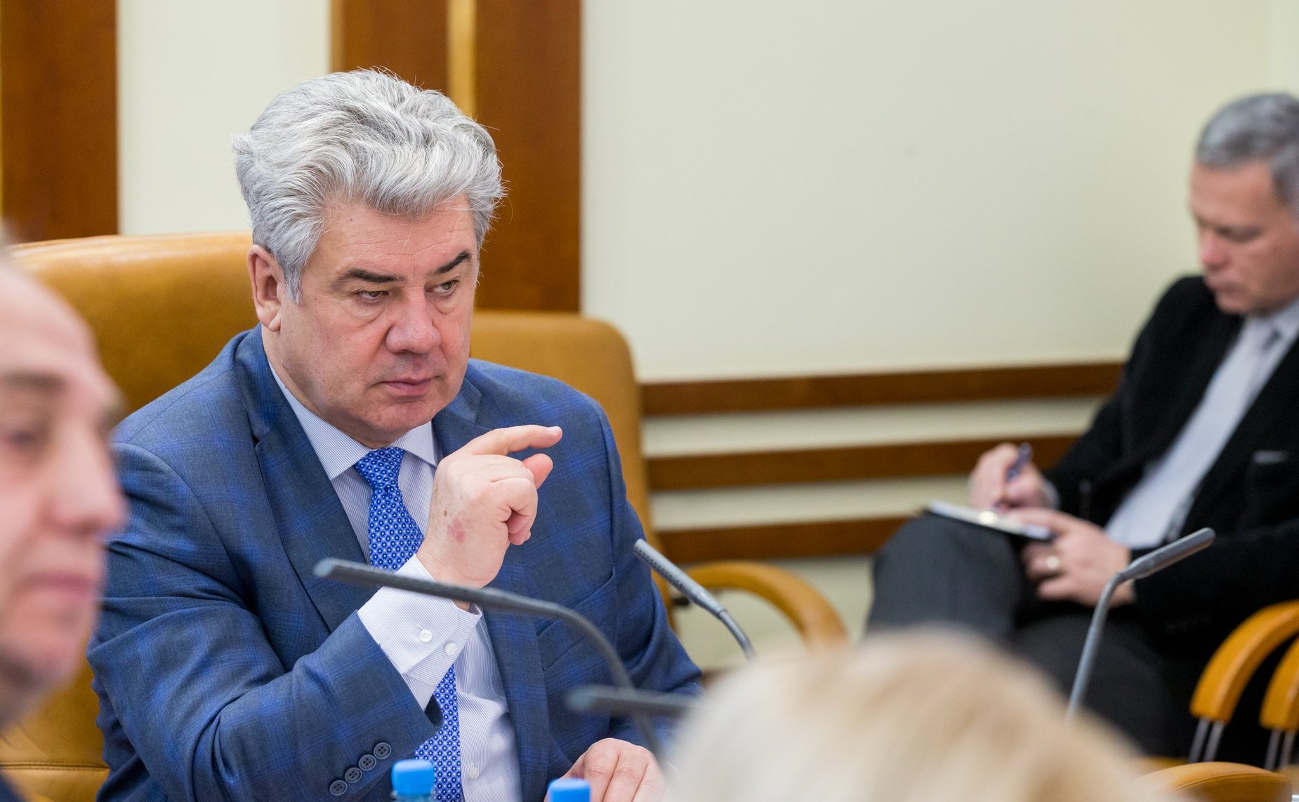 В. Бондарев