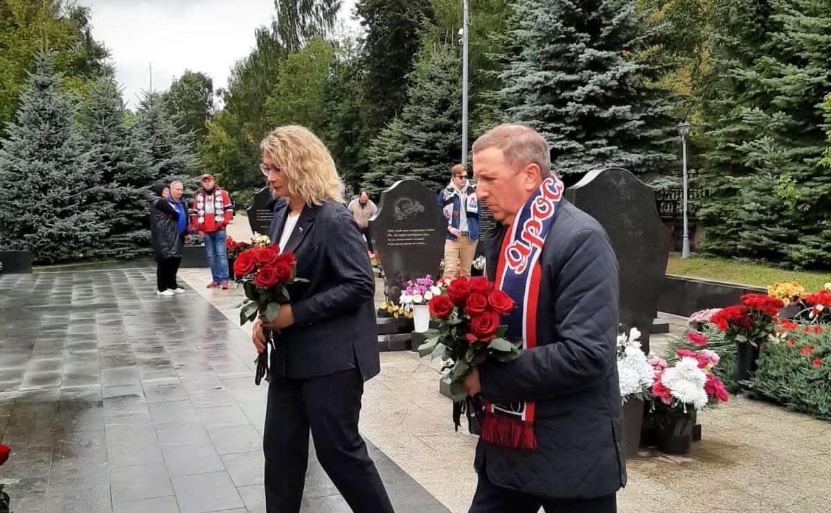 Наталия Косихина и Сергей Березкин приняли участие в траурных мероприятиях в Ярославле в день 10-летия авиакатастрофы команды «Локомотив»