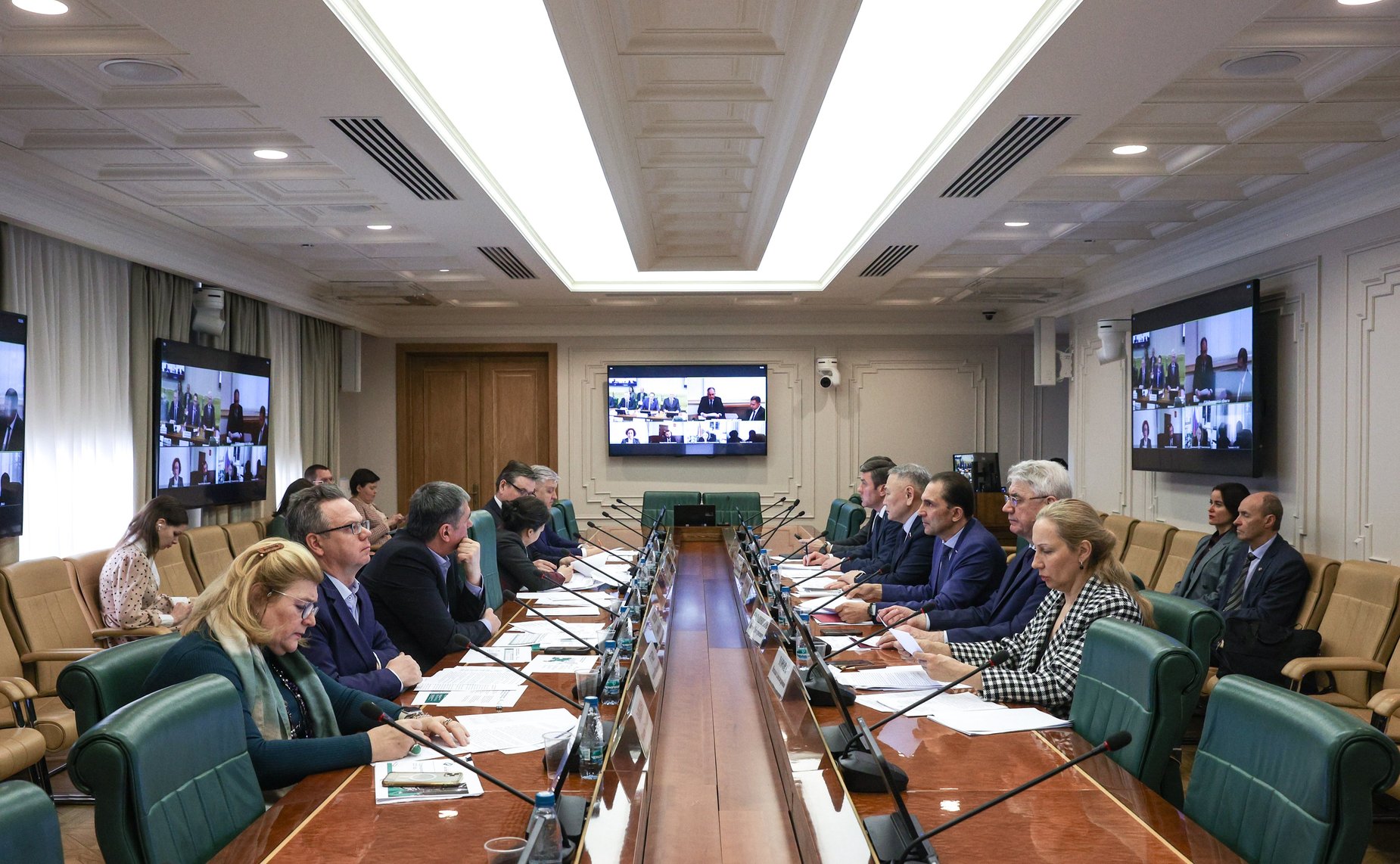 Круглый стол Комитета Совета Федерации по экономической политике на тему «О регулировании тарифов на электрическую энергию в субъектах Российской Федерации, входящих в состав Дальневосточного федерального округа»