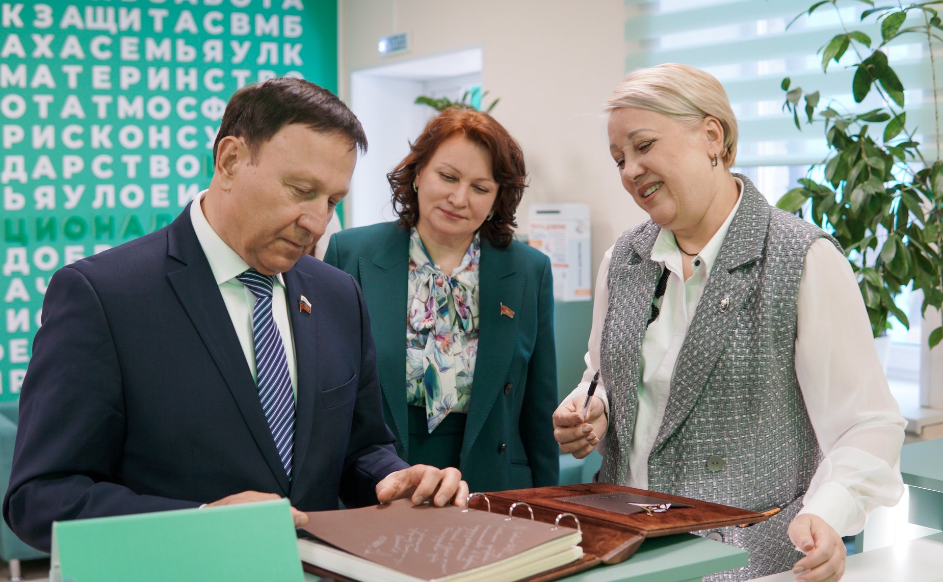 Александр Ролик посетил Семейный многофункциональный центр и ряд муниципальных социальных объектов