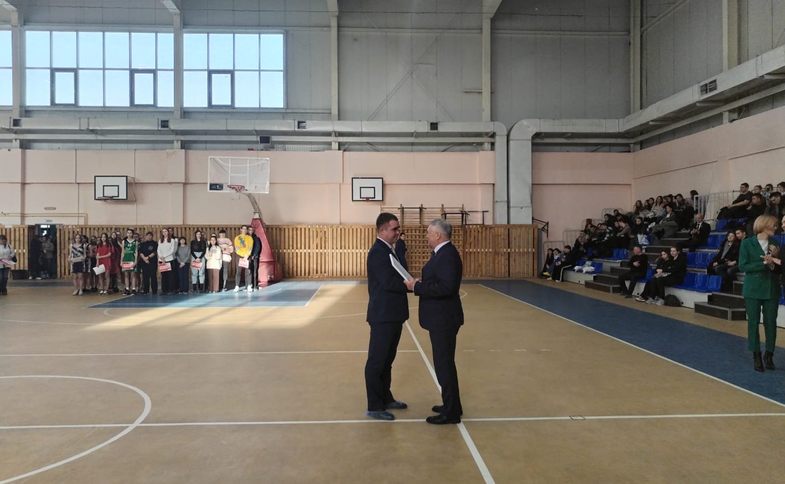 Сергей Михайлов посетил церемонию открытия финальных игр десятого юбилейного регионального этапа Чемпионата Школьной Баскетбольной Лиги «КЭС-БАСКЕТ»