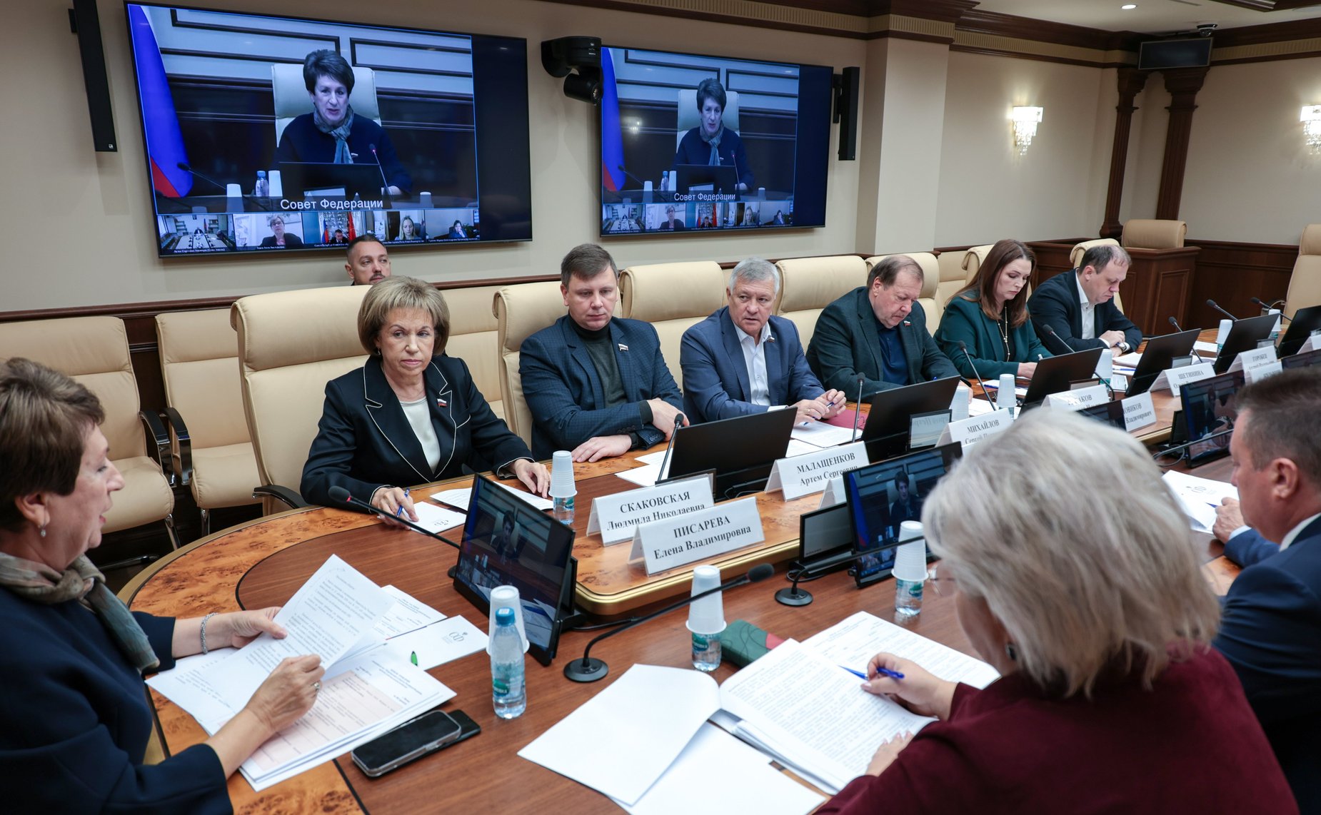 Совещание Комитета СФ по науке, образованию и культуре совместно с Комитетом СФ по экономической политике «Об организации в субъектах Российской Федерации перевозок детей школьными автобусами»