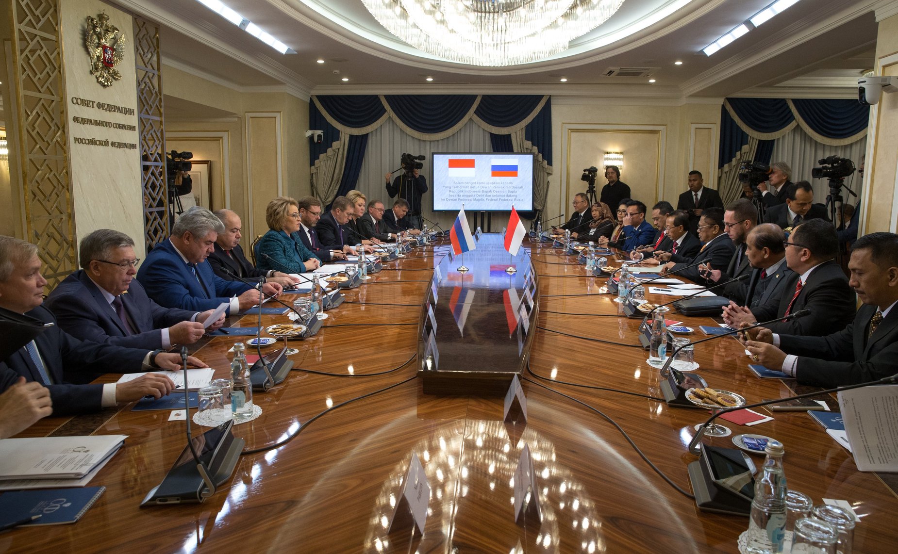 Валентина Матвиенко провела встречу с Председателем Совета представителей регионов Народного консультативного конгресса Республики Индонезии Усманом Саптой