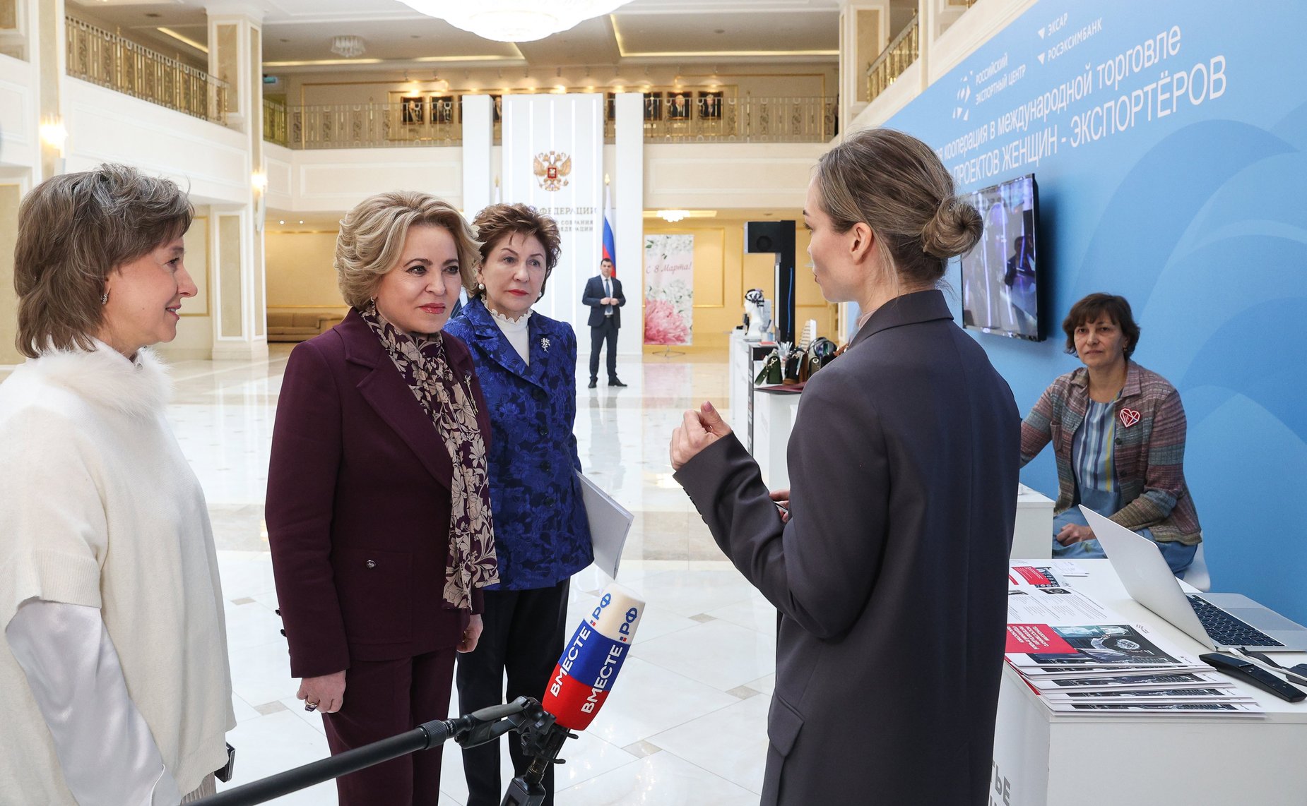 Валентина Матвиенко открыла в Совете Федерации выставку «Женская кооперация в международной торговле»