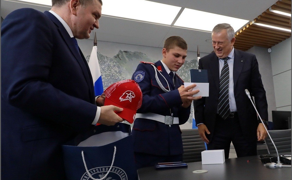В канун празднования Дня народного единства четыре юных жителя Ленинградской области удостоены наград VIII ежегодной премии «Дети-герои» за проявленное личное мужество