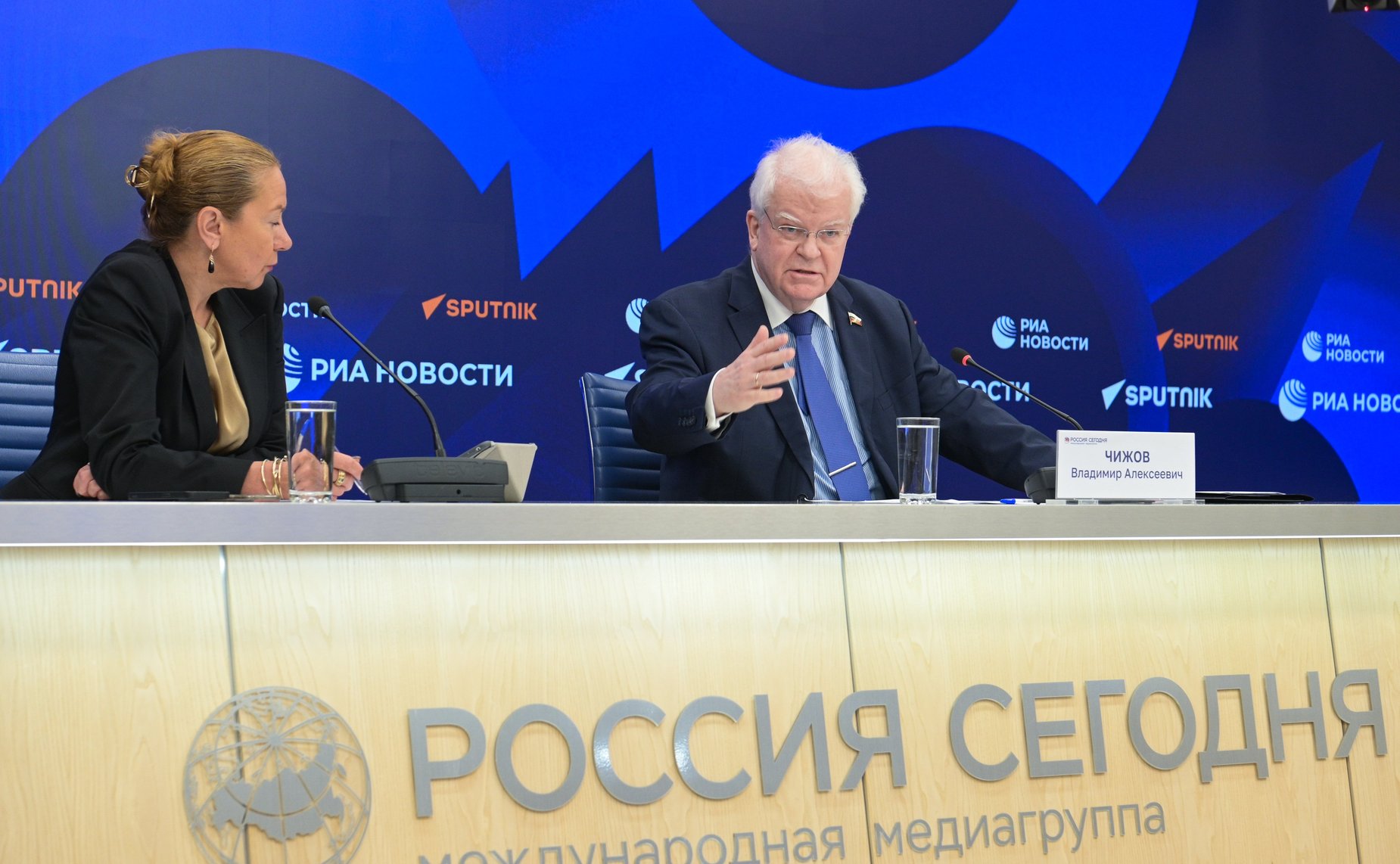Пресс-конференция первого заместителя председателя Комитета Совета Федерации по обороне и безопасности Владимира Чижова об итогах саммита Европейского Союза и актуальной ситуации в странах Евросоюза и НАТО на фоне происходящих в мире событий