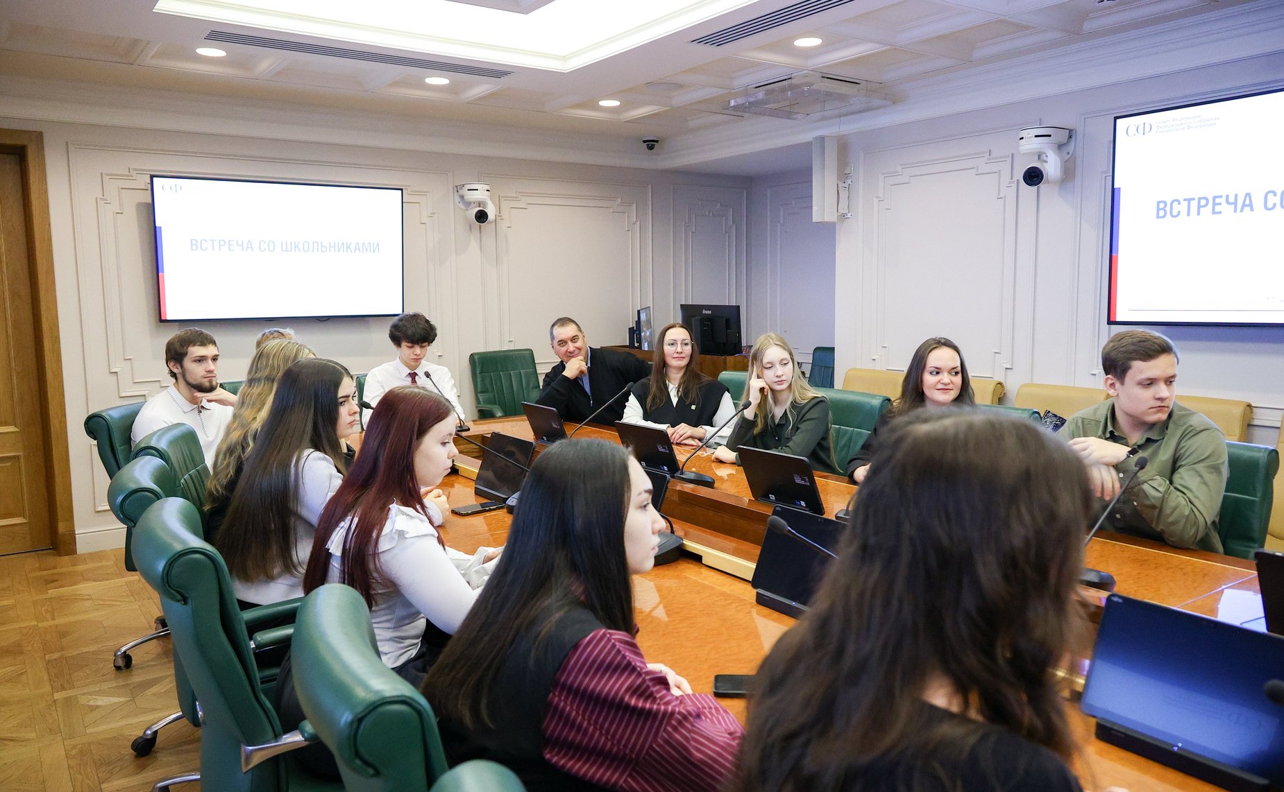 Наталья Комарова провела встречу с учащимися 10–11 класса