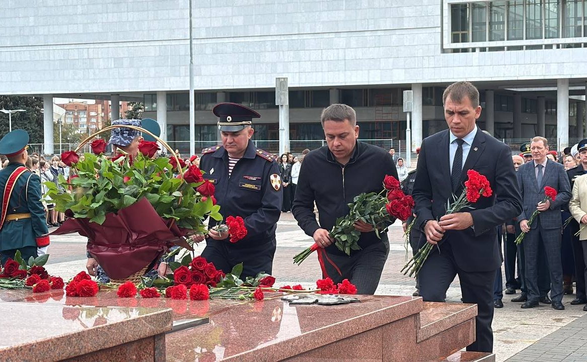 Айрат Гибатдинов почтил память жертв теракта в Беслане