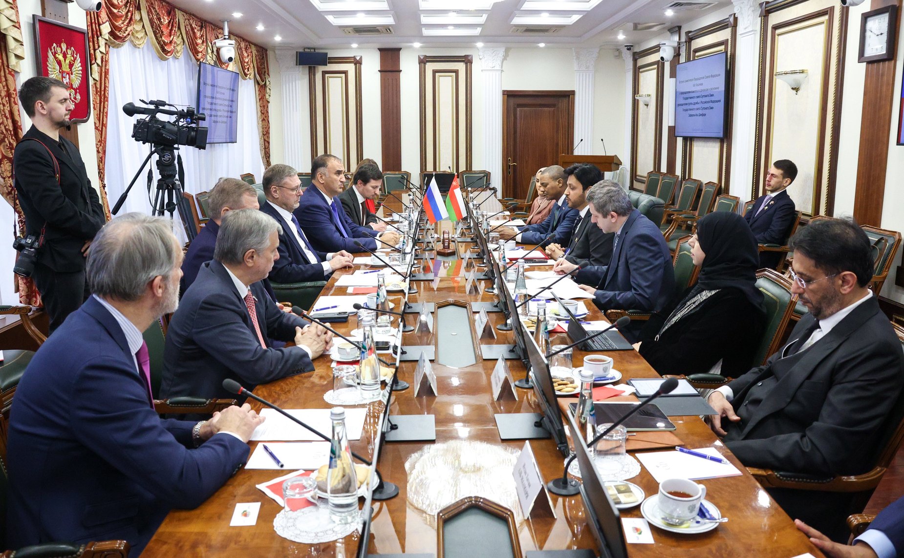 Встреча заместителя Председателя СФ Константина Косачева с руководителем группы по сотрудничеству с Российской Федерации, председателем Комитета по экономике и финансам Государственного совета Султаната Оман Зафером Аль Шанфари