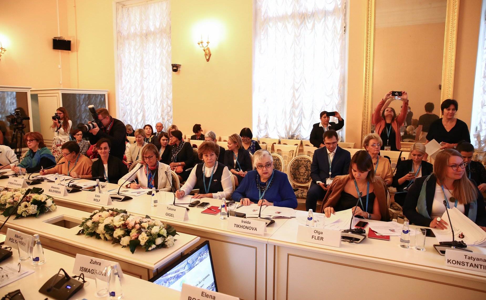 Открытая дискуссия «Женщины и благотворительность без границ. Международное сотрудничество»