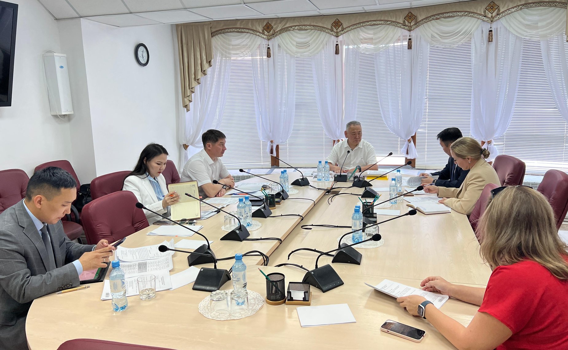 Сахамин Афанасьев провел в якутском парламенте рабочее совещание по вопросу инвентаризации и передачи неиспользуемого федерального имущества, находящегося в неудовлетворительном состоянии на территории Республики Саха (Якутия)