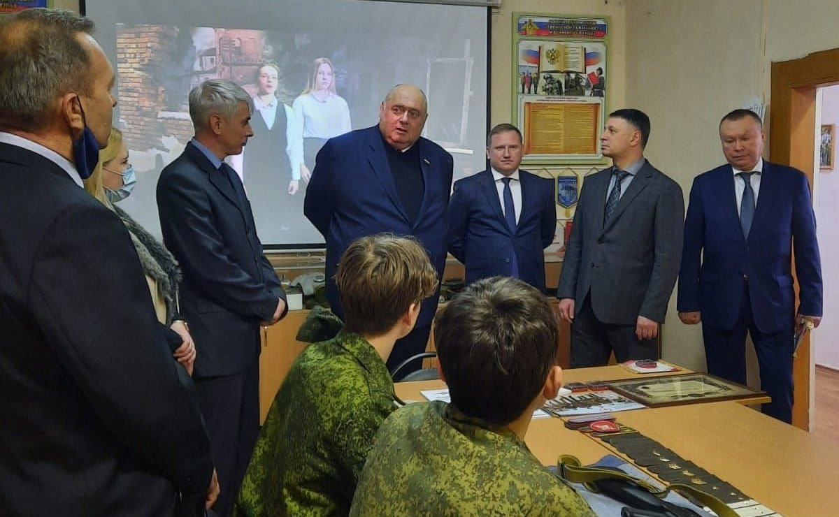 Сергей Аренин совместно с главным федеральным инспектором по Саратовской области Виталием Сластным посетили Дом Юнармии в Саратове