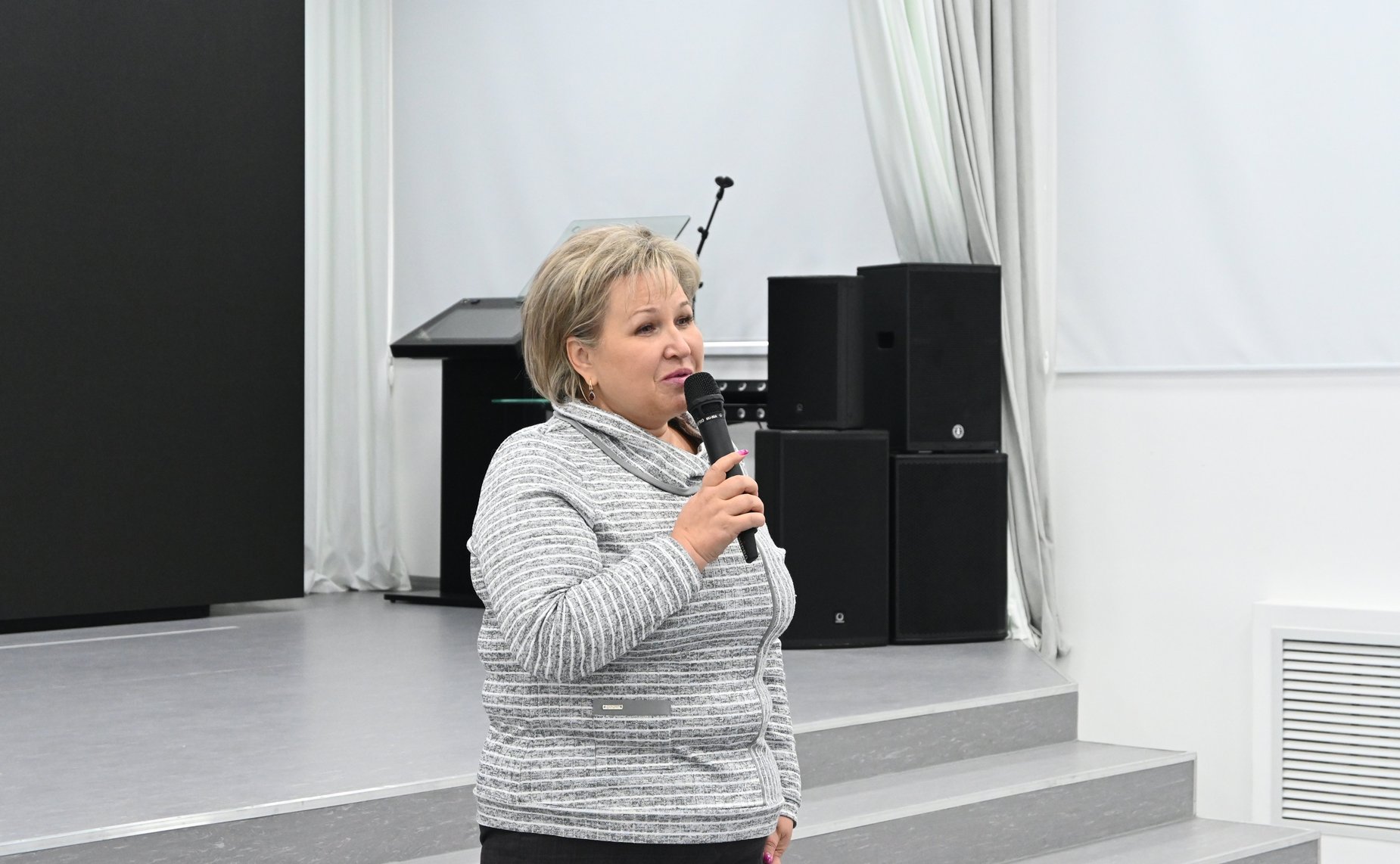 Елена Писарева открыла показ документального фильма М. Наумовой «Герои среди нас» в Великом Новгороде