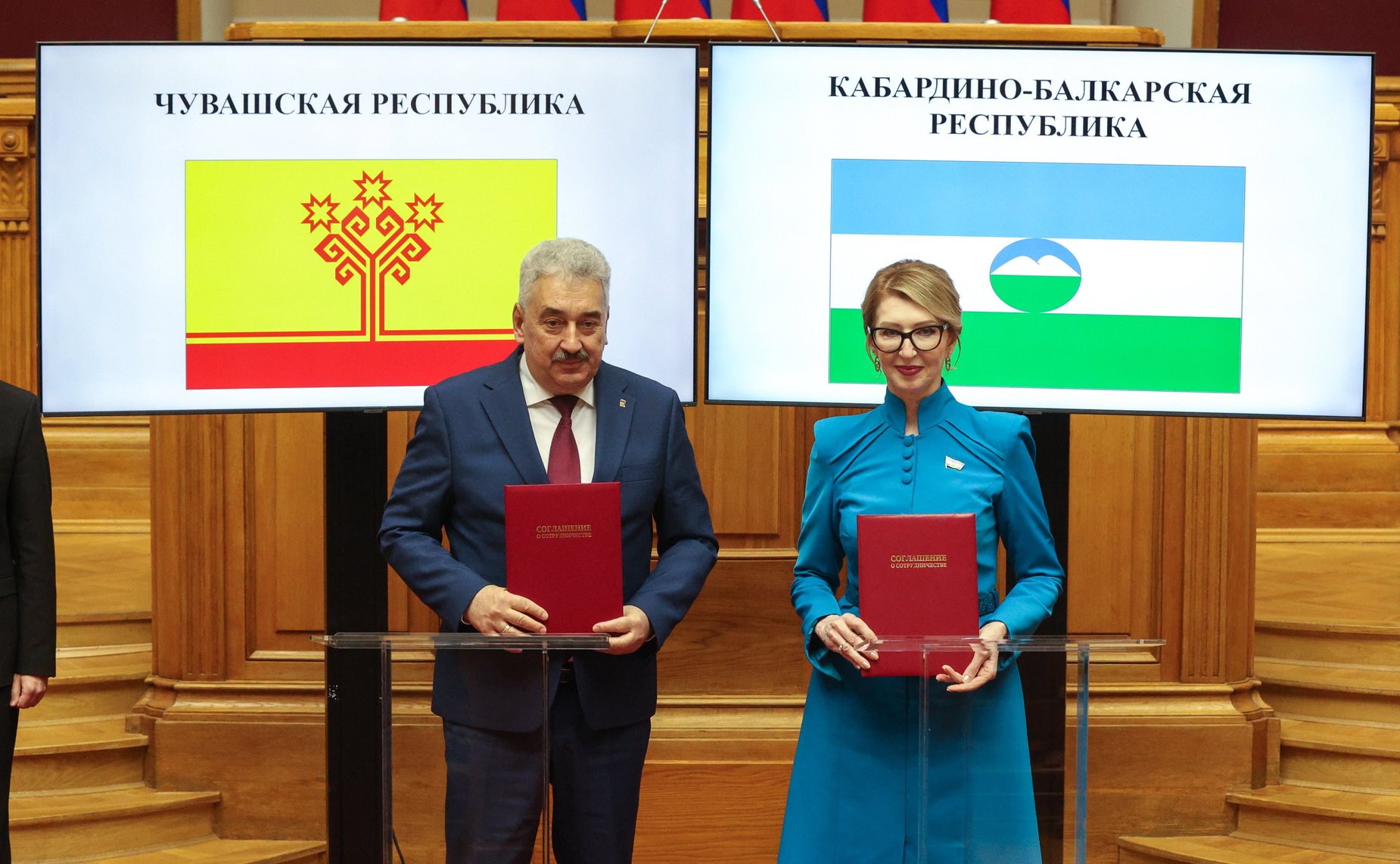 Церемония подписания соглашений о сотрудничестве между законодательными органами субъектов Российской Федерации