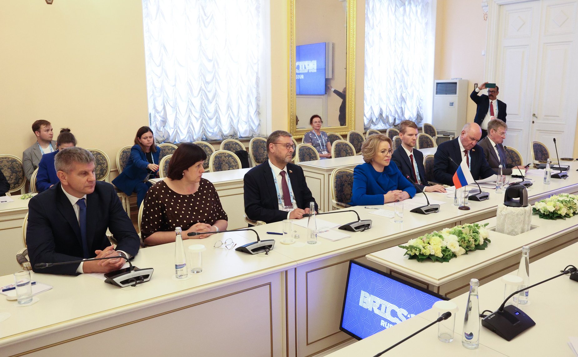 Валентина Матвиенко обсудила со Спикером Народной палаты Парламента Республики Индии Омом Бирлой перспективы российско-индийских межпарламентских связей