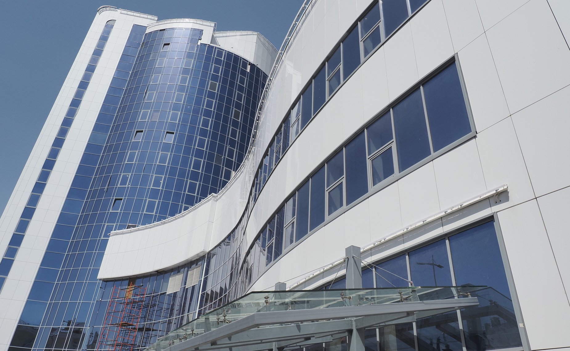 Анатолий Артамонов в Калуге ознакомился с ходом работ во Дворце спорта