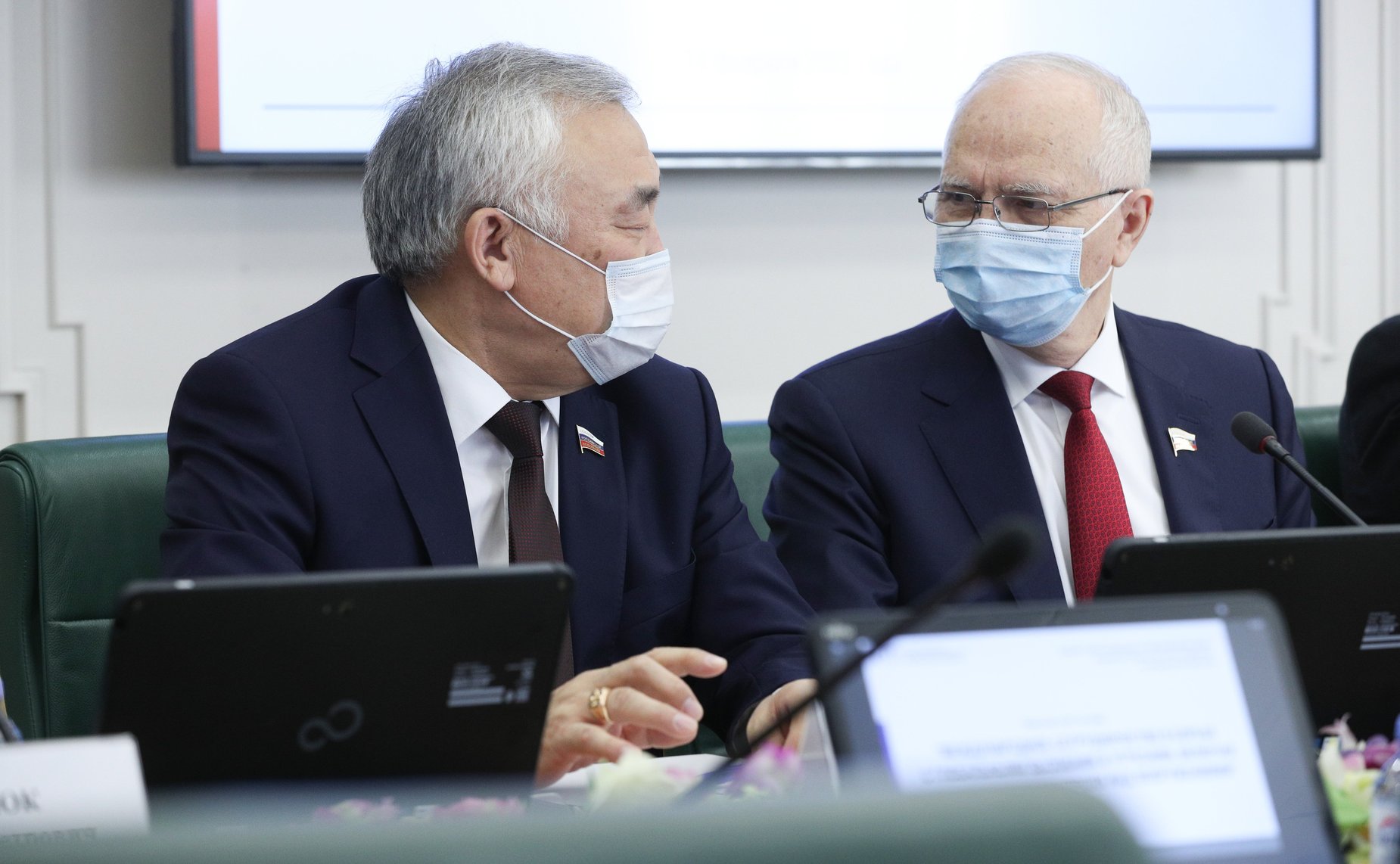 «Круглый стол» на тему «Международное сотрудничество в борьбе с глобальными вызовами и угрозами, включая кризис системы контроля над вооружениями»