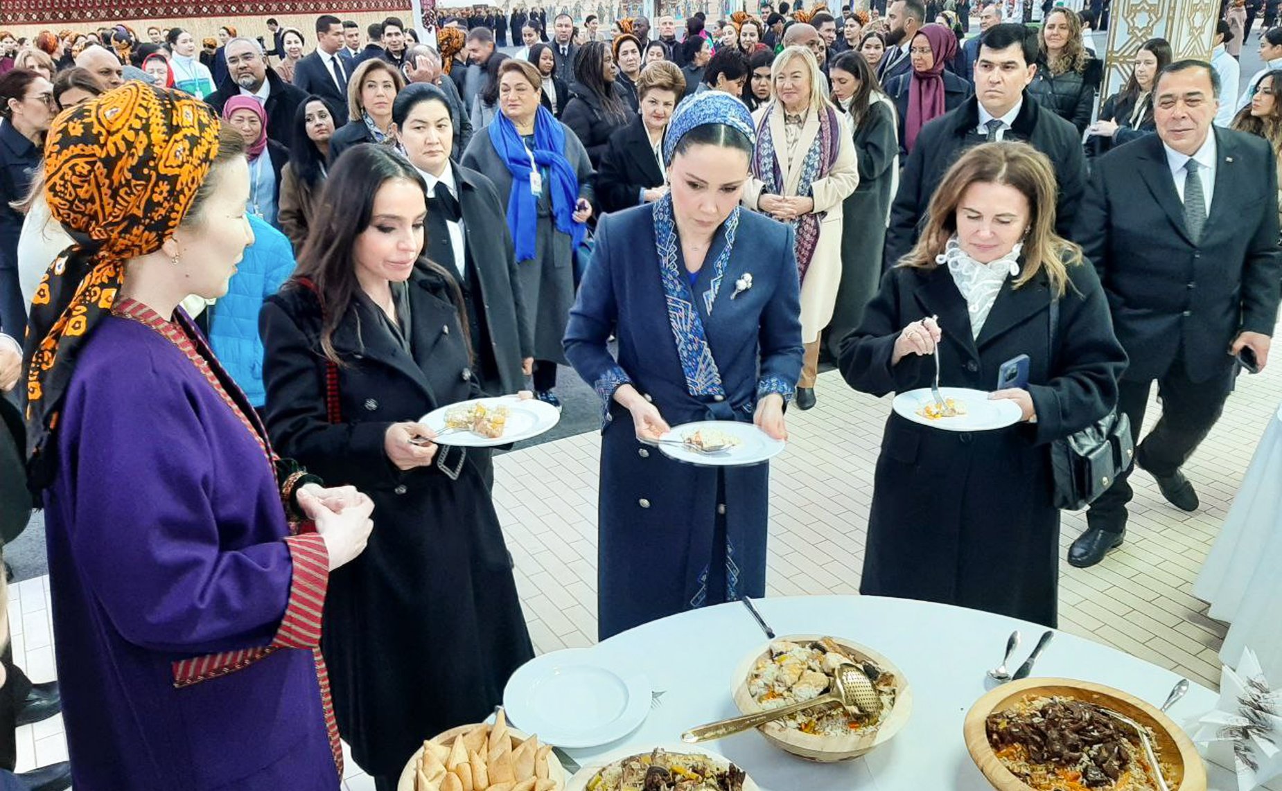 Праздник после открытия филиала Благотворительного фонда