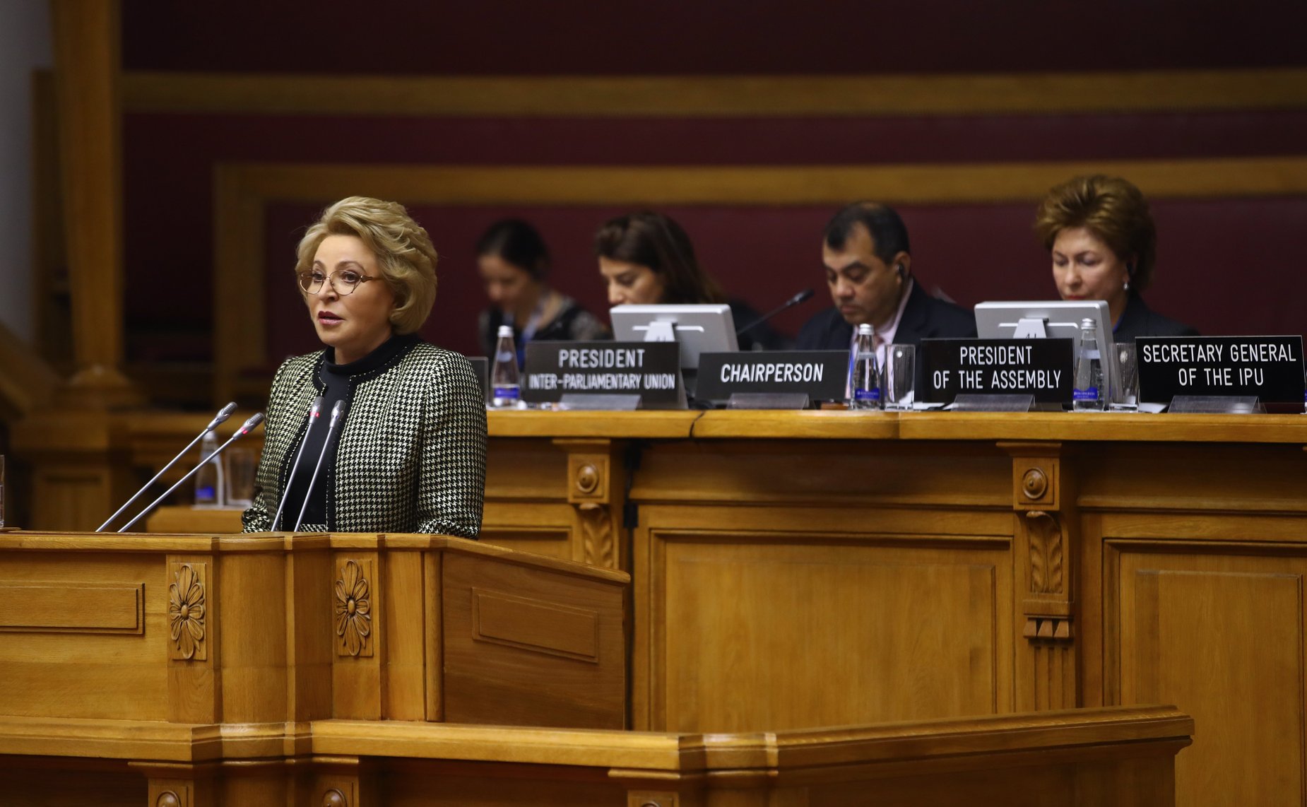 В. Матвиенко