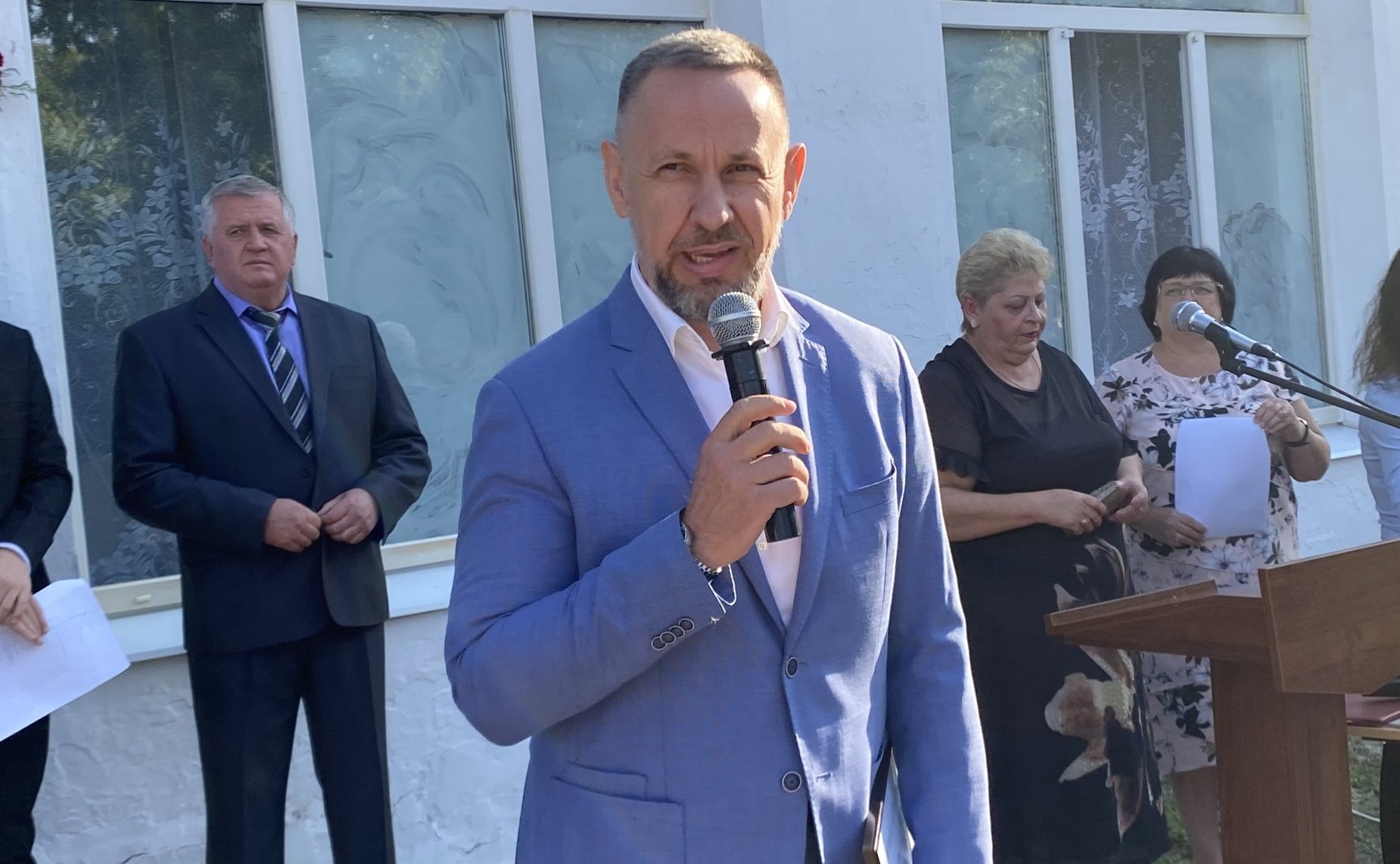 Олег Алексеев посетил ряд образовательных учреждений региона и поздравил учеников и педагогов с Днем знаний