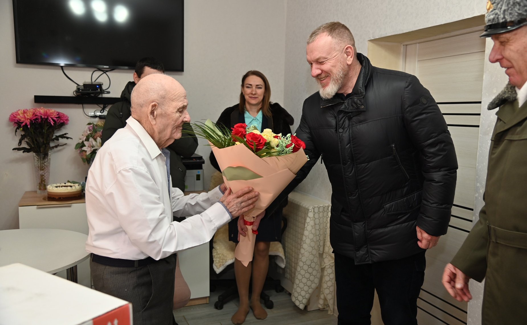 Сергей Горняков поздравил фронтовиков с 82-й годовщиной Победы в Сталинградской битве