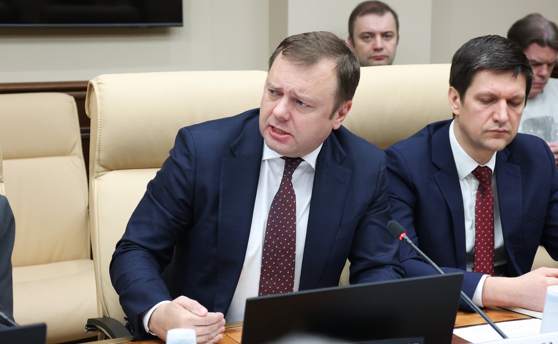 Совещание Комитета СФ по экономической политике «Вопросы увеличения производства автомобилей для оказания услуг такси с учетом требований к уровню их локализации»