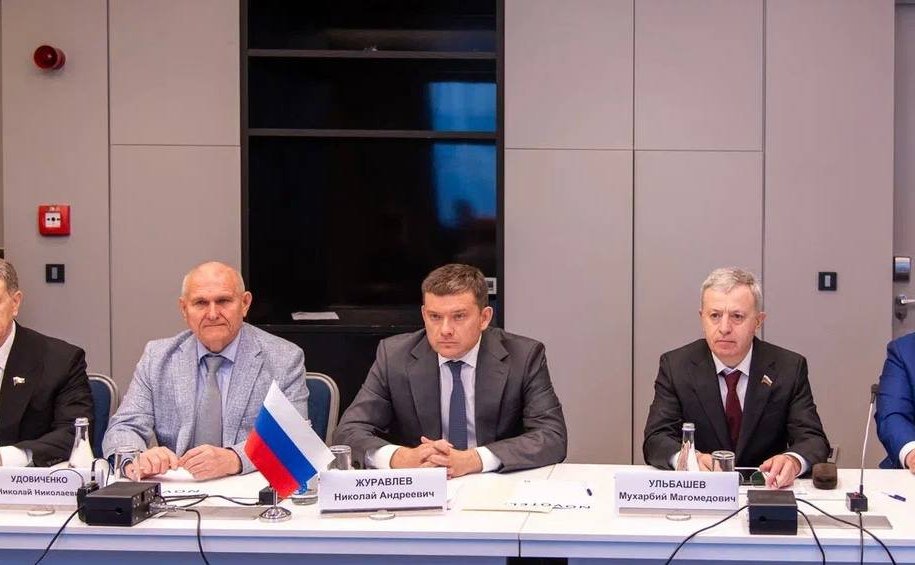 Николай Журавлев в ходе рабочего визита в Киргизскую Республику встретился с заместителем Председателя Жогорку Кенеша (парламента) этой страны Нурланбеком Азыгалиевым
