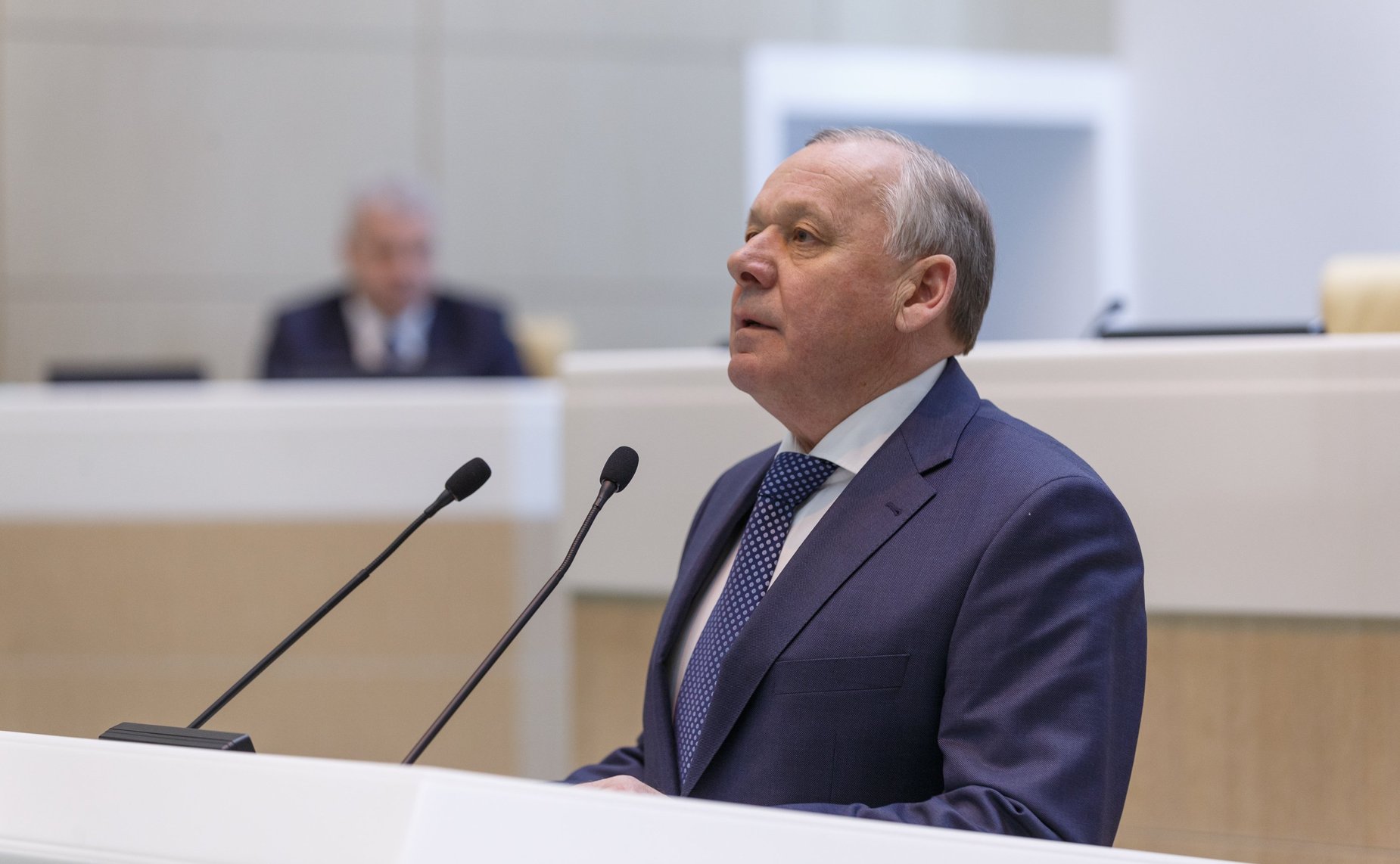 В. Шуба на 391-м заседании Совета Федерации