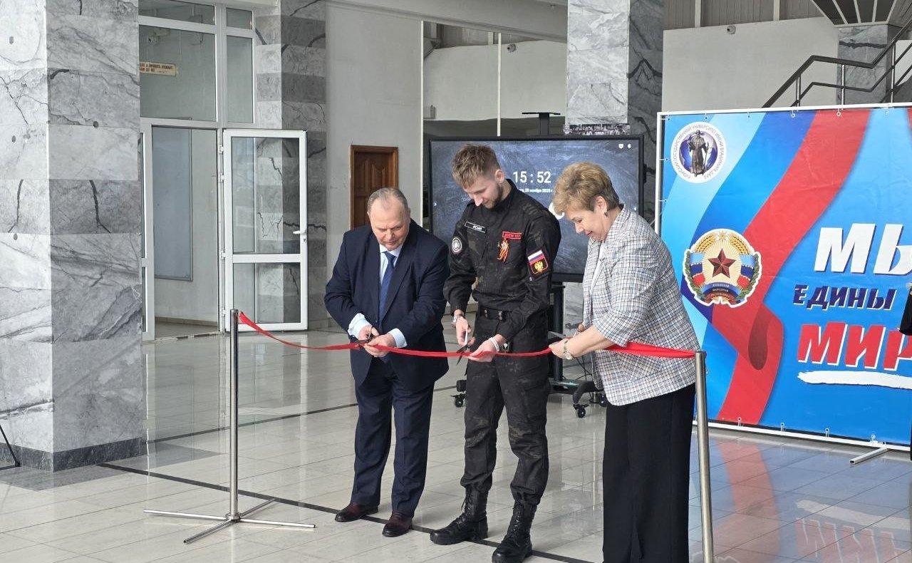 Ольга Бас в ходе поездки в регион приняла участие в открытии фотовыставки «За Донбасс»