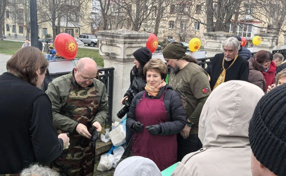Екатерина Алтабаева приняла участие в благотворительной ярмарке на территории Свято-Владимирского собора – усыпальницы адмиралов
