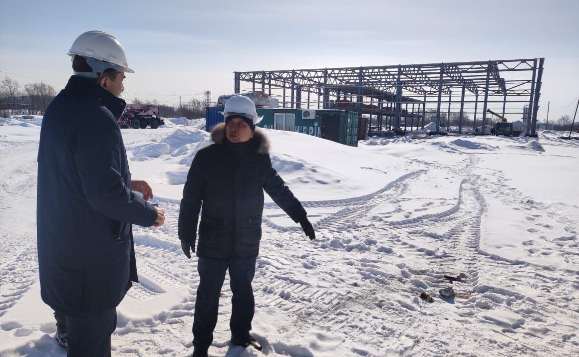 Андрей Хапочкин посетил строительную площадку нового автобусного парка в Южно-Сахалинске