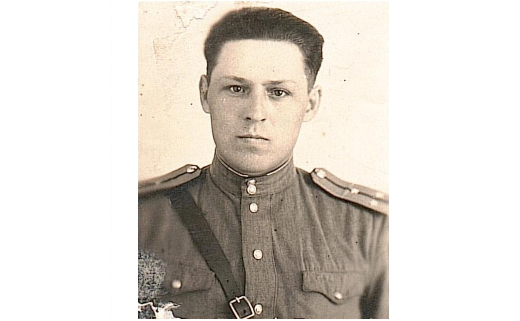 Анатолий Федорович Хомцов на фронте с начала войны. Воевал в составе 2 Украинского и Воронежского фронтов. Участвовал в обороне Москвы, в битве на Курской дуге. Награжден орденом Красной Звезды, орденами и медалями. Дед сотрудника Аппарата СФ И. Павлова