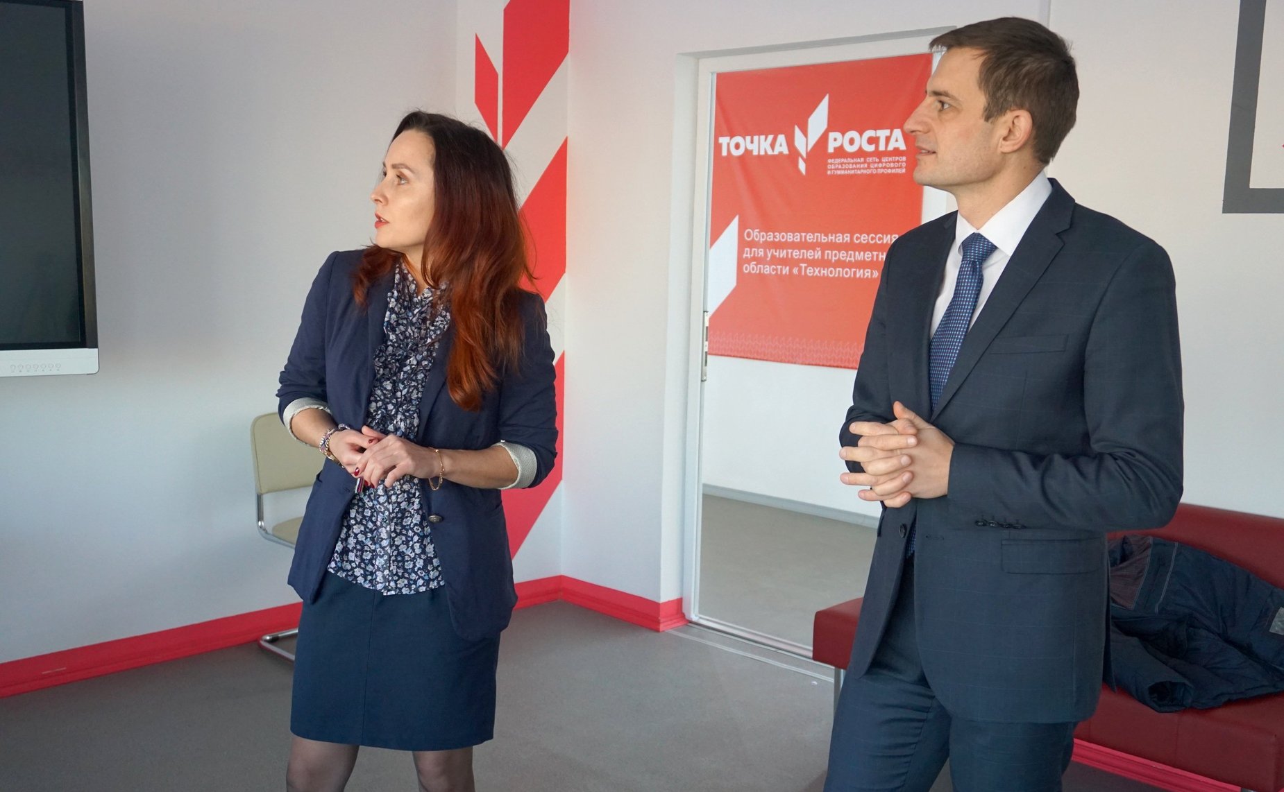 Дмитрий Шатохин в Усть-Куломском районе посетил Центр цифрового и гуманитарного профилей «Точка роста»