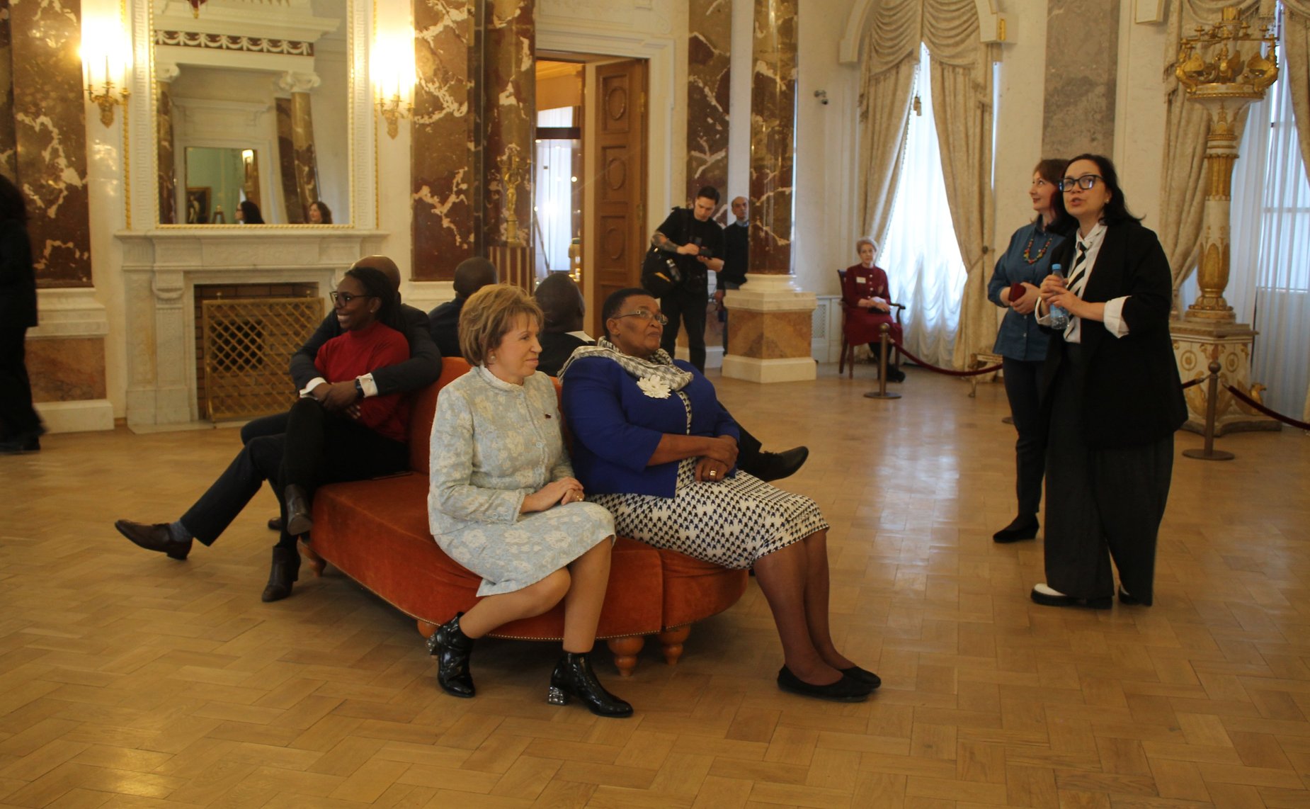 Делегация Зимбабве во главе с председателем Сената Парламента Республики Мейбл Чиномоной посетила Тверскую область. Поездка прошла в рамках официального визита в Россию, состоявшегося по приглашению Председателя СФ Валентины Матвиенко