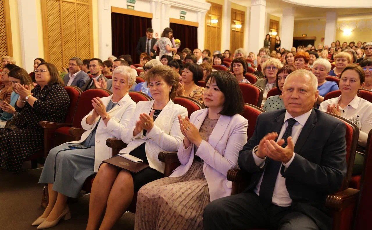 Татьяна Гигель в ходе рабочей командировки по региону приняла участие и выступила на торжественном собрании, посвященном празднованию Дня медицинского работника