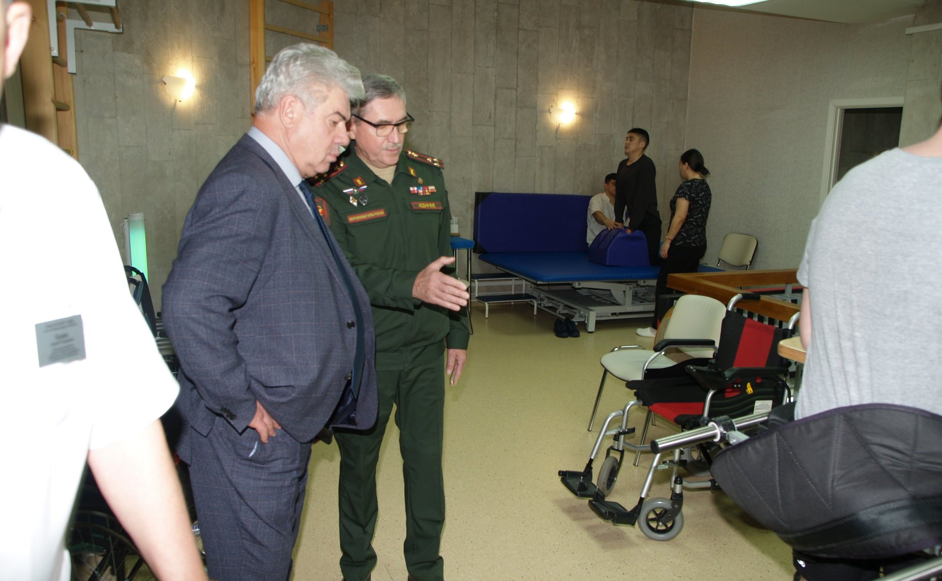 Председатель Комитета СФ по обороне и безопасности Виктор Бондарев посетил Лечебно-реабилитационный центр Центрального военно-клинического госпиталя им. А.А. Вишневского