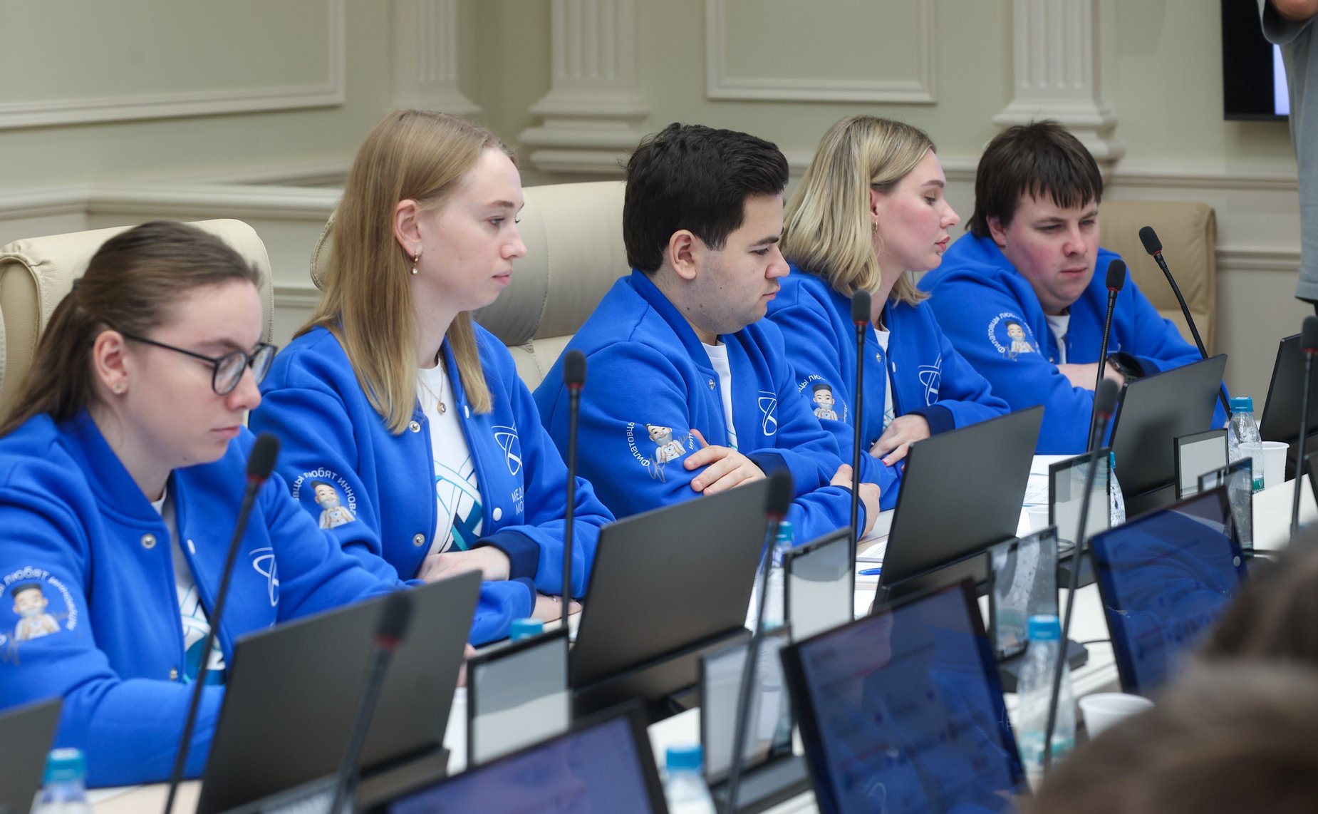 Круглый стол Комитета СФ по социальной политике «Актуальные вопросы совершенствования мер поддержки молодых специалистов, работающих в сфере здравоохранения (в рамках проекта «Всероссийская научная школа «Медицина молодая»)»