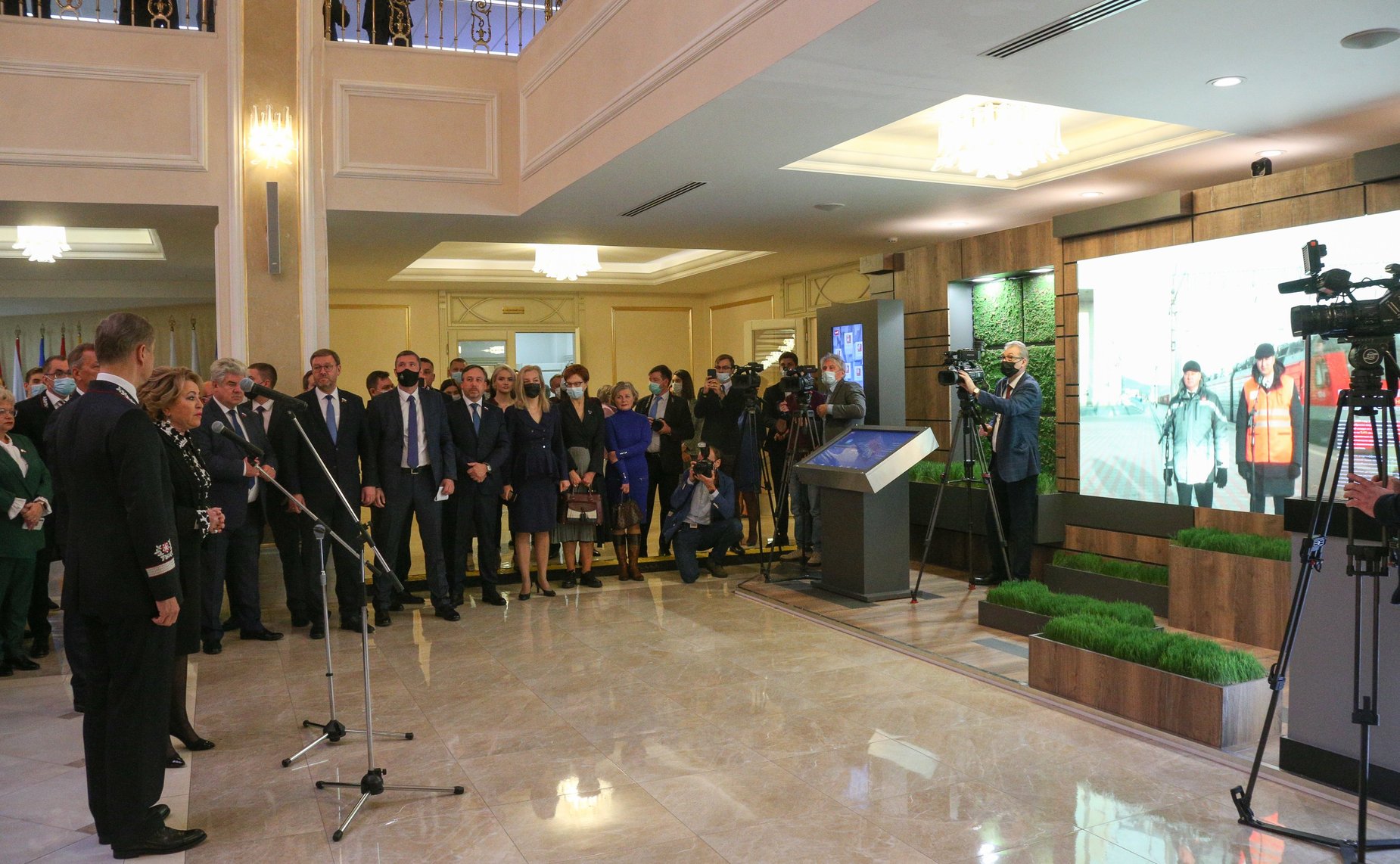 Валентина Матвиенко и генеральный директор – председатель правления ОАО «РЖД» Олег Белозеров приняли участие в церемонии открытия второго пути на участке Тыя – Северобайкальск Байкало-Амурской магистрали