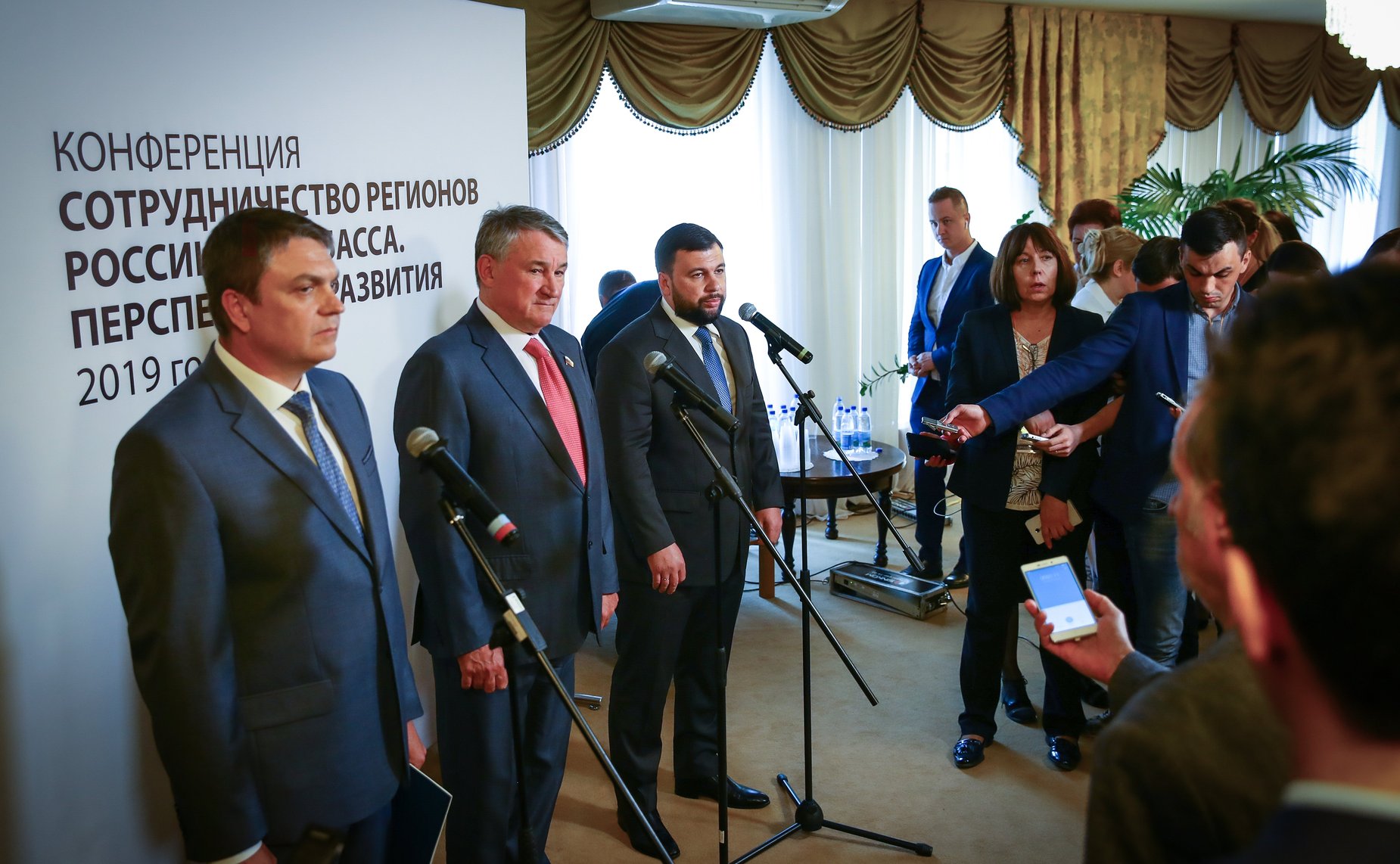 Брифинг по итогам конференции «Сотрудничество регионов России и Донбасса. Перспективы развития»