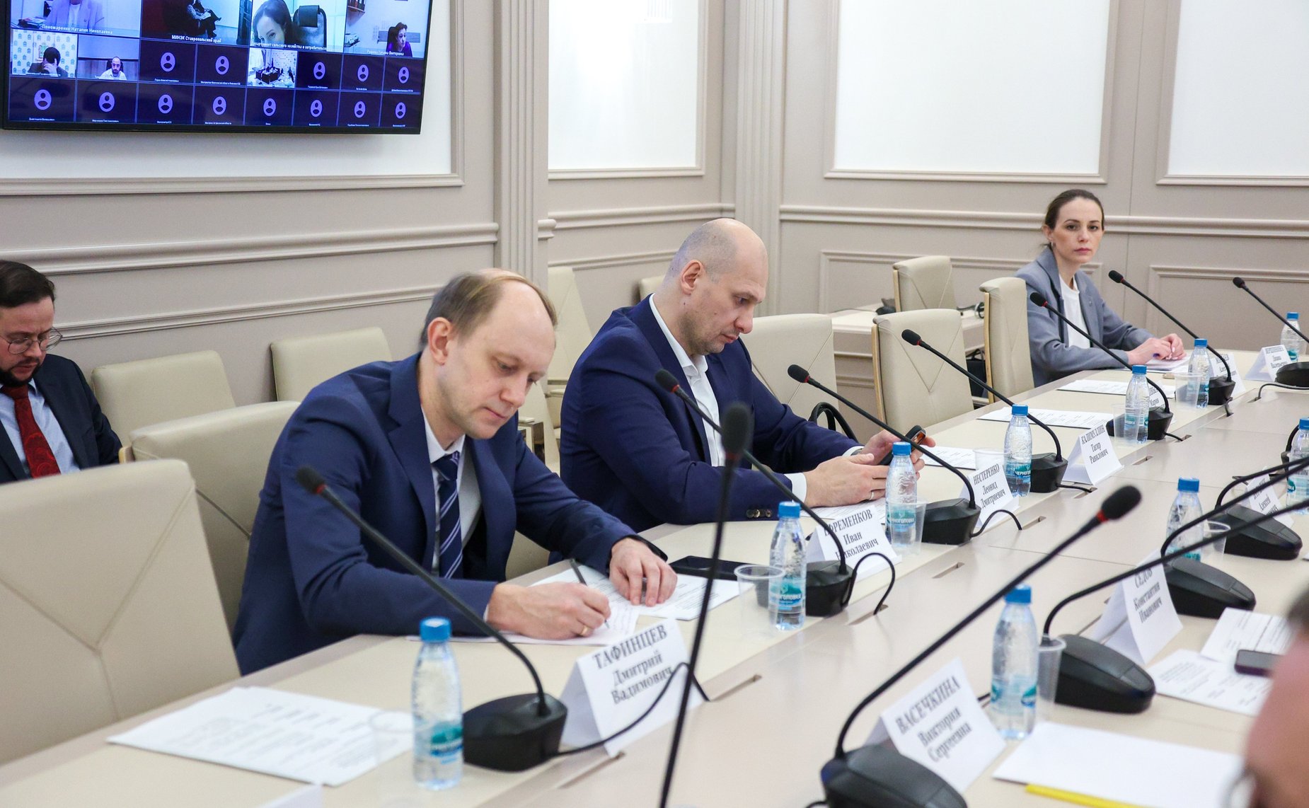 Круглый стол Комитета Совета Федерации по бюджету и финансовым рынкам «Применение контрольно-кассовой техники: практические аспекты и налоговый контроль»