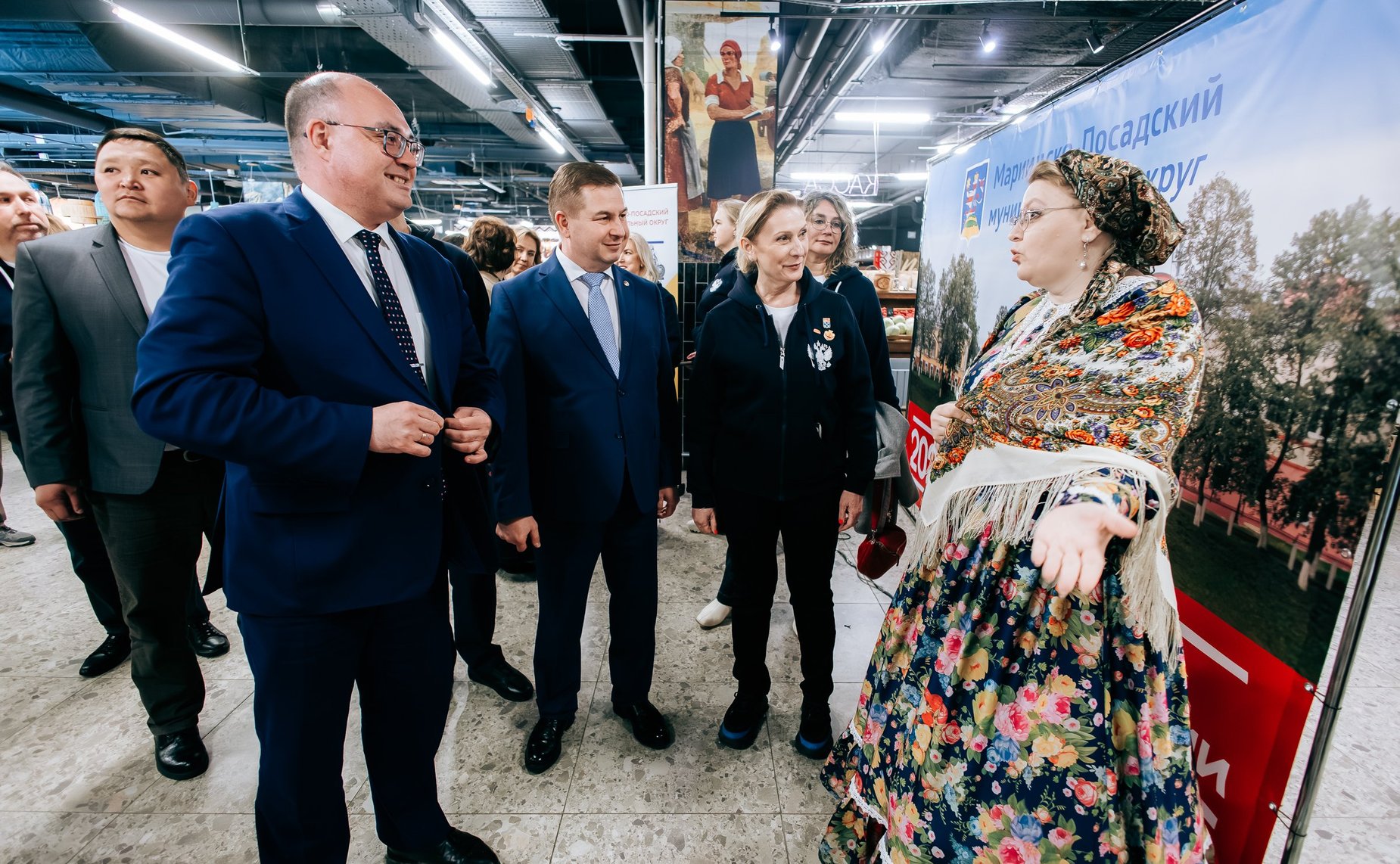 Сенаторы посетили агромаркет «Пехет»