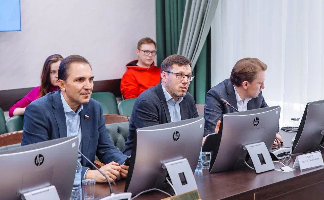 Андрей Хапочкин принял участие в открытии весенней сессии регионального парламента