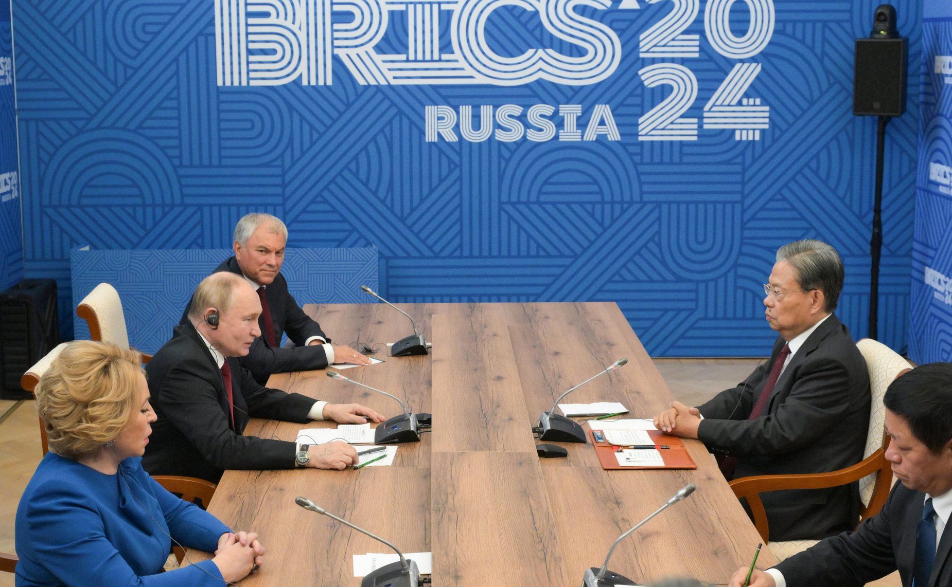 Х Парламентский форум БРИКС. Встреча Президента Российской Федерации Владимира Путина с Председателем Постоянного комитета Всекитайского собрания народных представителей КНР Чжао Лэцзи