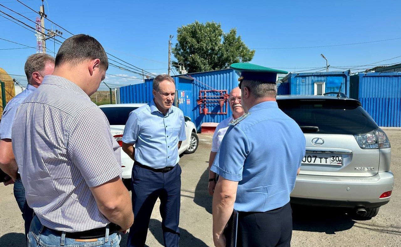 Александр Башкин и Геннадий Орденов посетили российско-казахстанский автомобильный пограничный пункт пропуска Караузек
