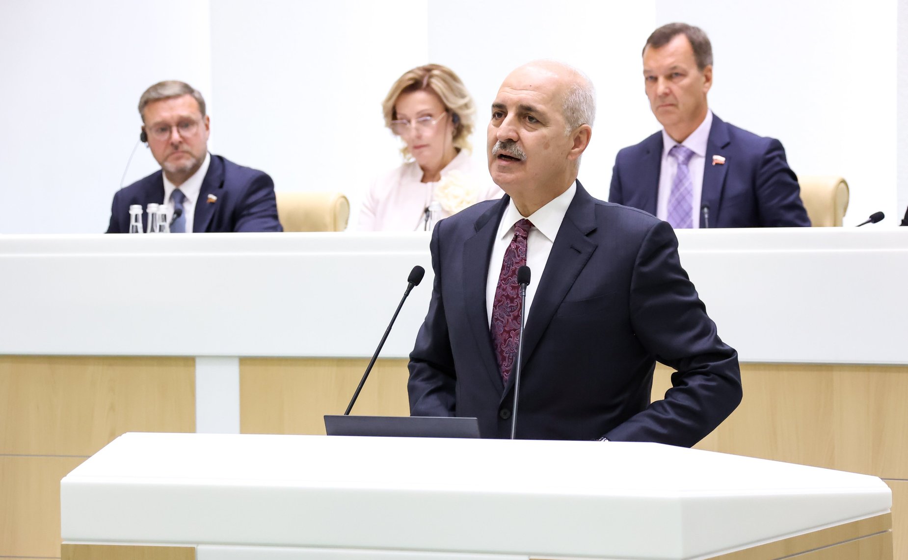 Председатель Великого национального собрания Турции Нуман Куртулмуш