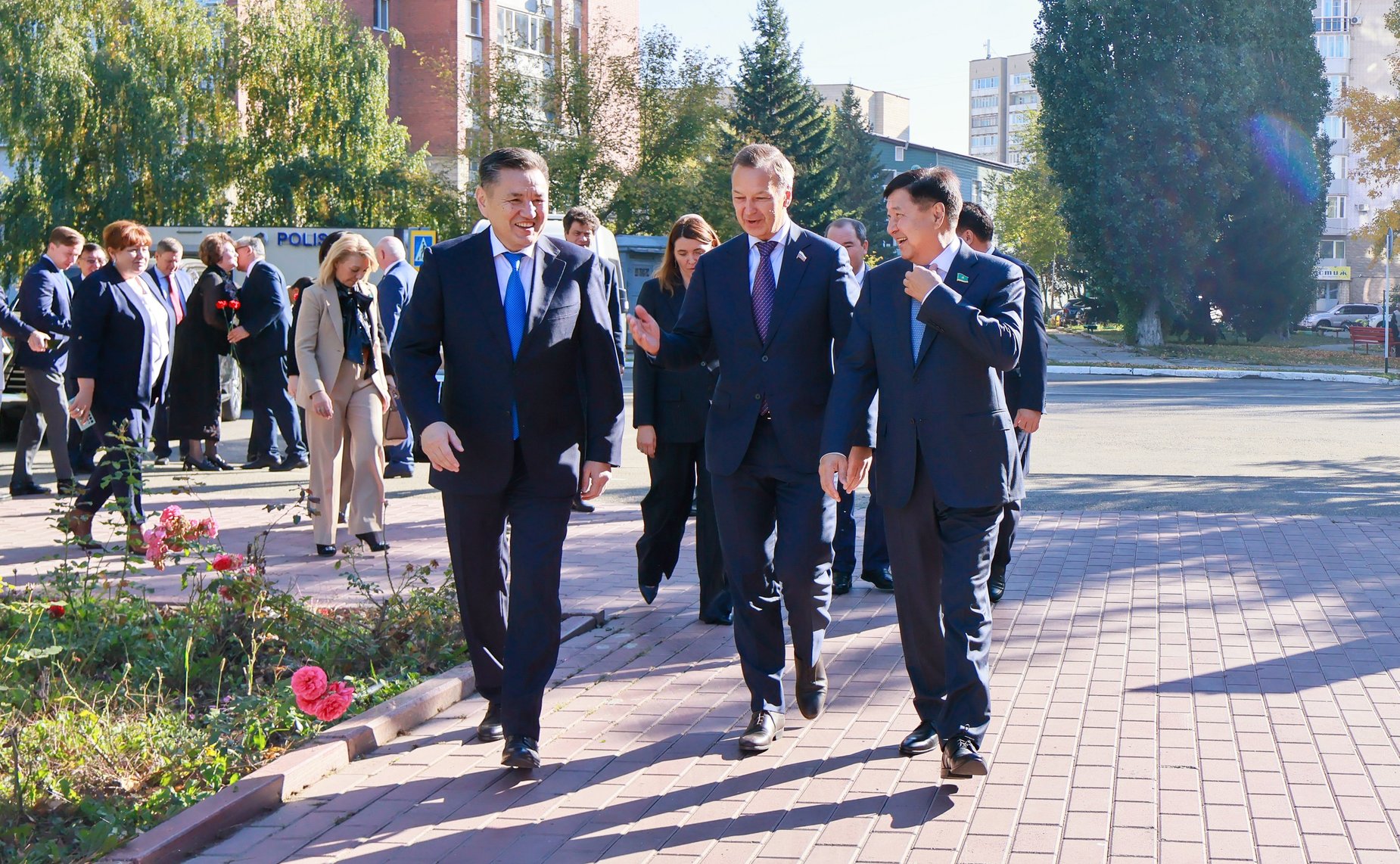 Делегация Совета Федерации приняла участие в возложении цветов к мемориальному комплексу погибших воинов и героев Великой Отечественной войны «Победа»