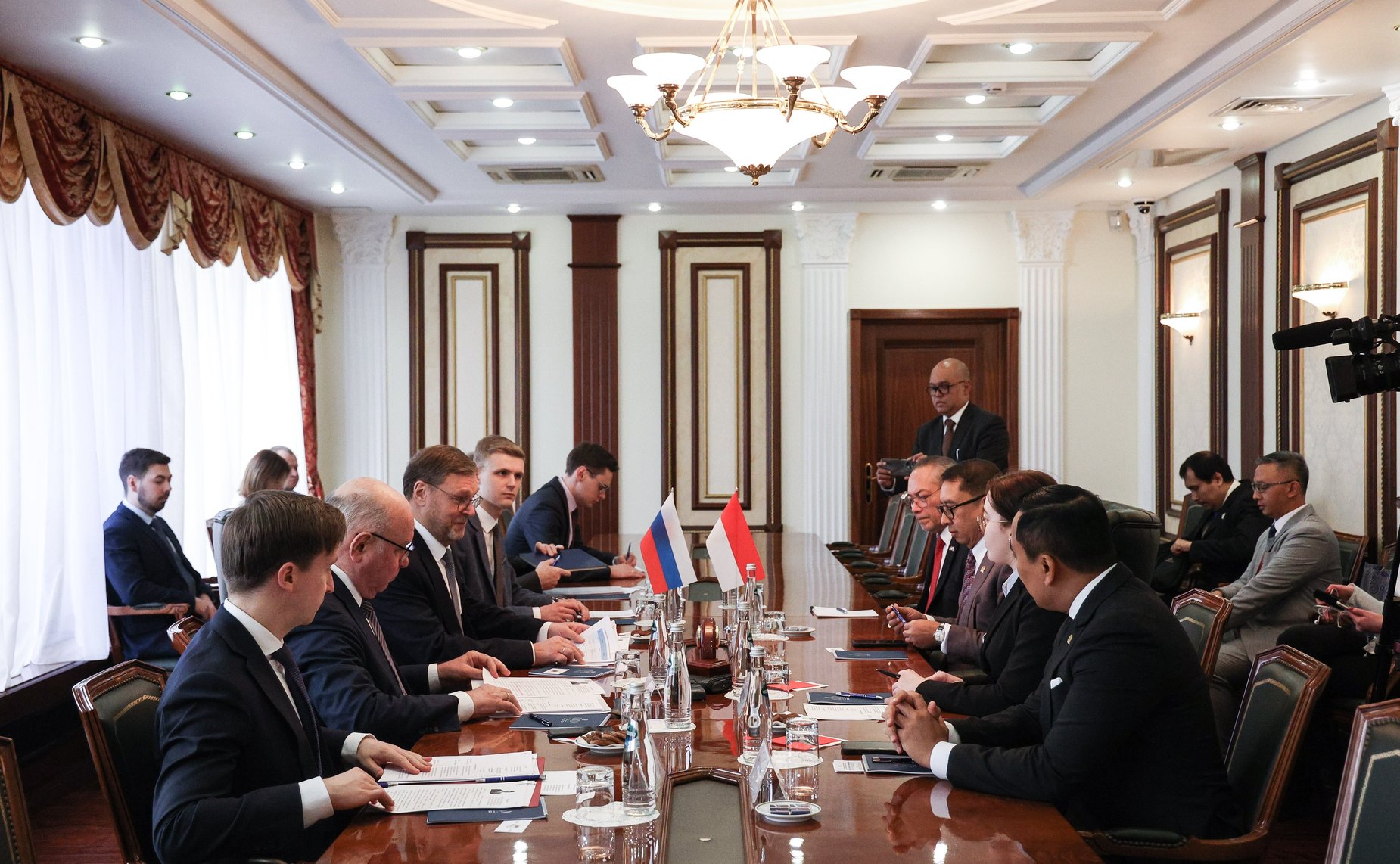 Заместитель Председателя СФ Константин Косачев провел встречу с членом Исполнительного комитета МПС, председателем Комитета Совета народных представителей Республики Индонезии по межпарламентскому сотрудничеству Фадли Зоном