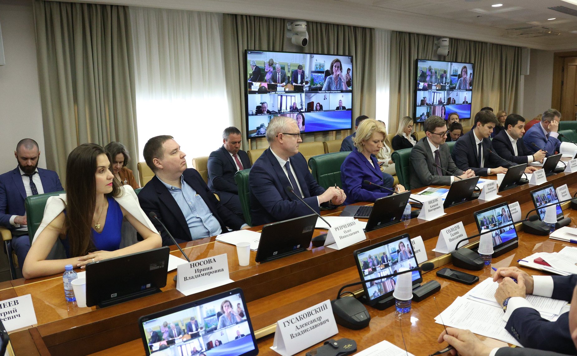 Круглый стол Комитета СФ по бюджету и финансовым рынкам совместно с Комитетом СФ по федеративному устройству, региональной политике, МСУ и делам Севера